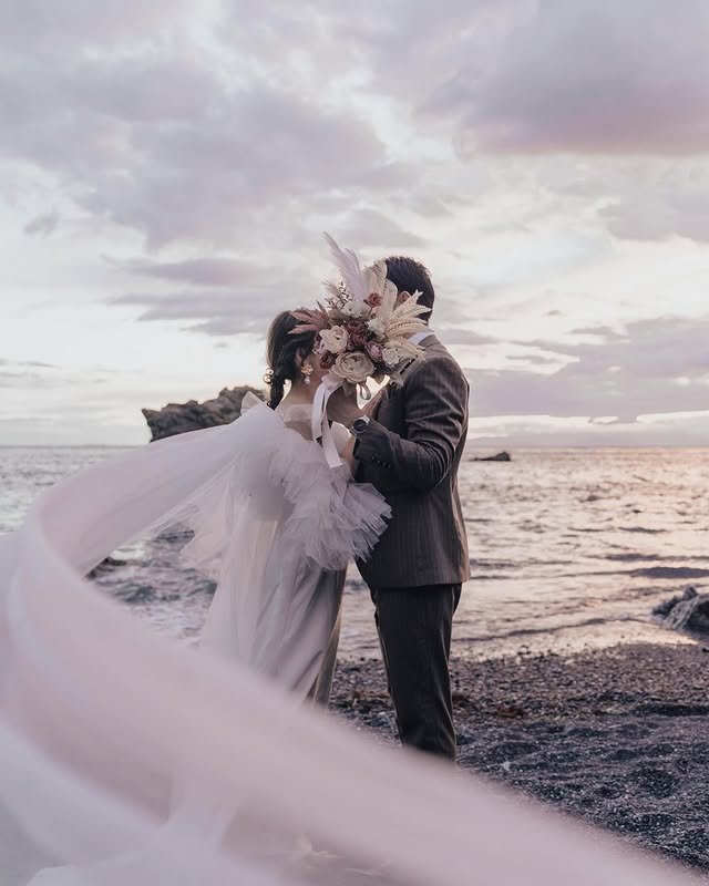 実例写真！人気上昇！ ウェディングドレス+トップス ツーピース ビーズの肩紐 Vネック クレープ生地 前撮り