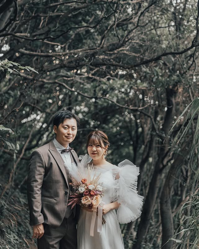 実例写真！人気上昇！ ウェディングドレス+トップス ツーピース ビーズの肩紐 Vネック クレープ生地 前撮り