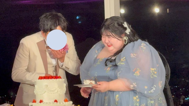 実例写真！カラードレス ブルー 七分袖丈 花モチーフ ふわふわドレス 可愛い ファスナー 二次会 前撮り