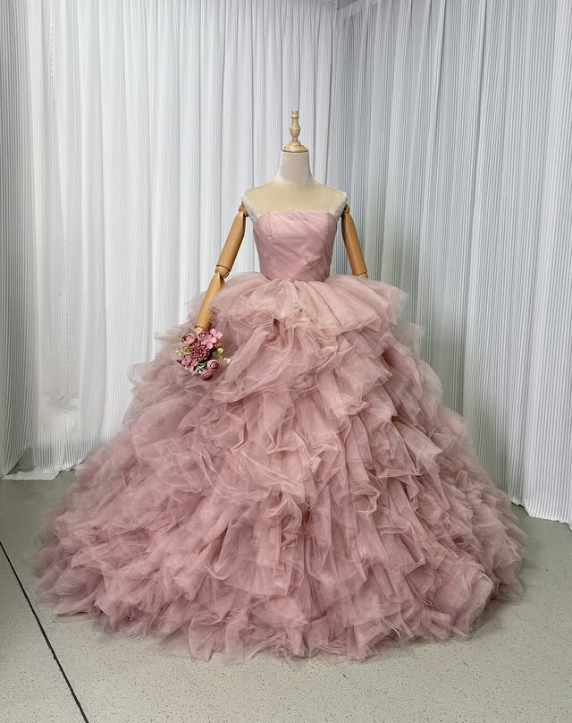 実例写真！カラードレス ピンク オフショルダー オーバースカート もこもこドレス ボリュームドレス 可愛い 前撮り