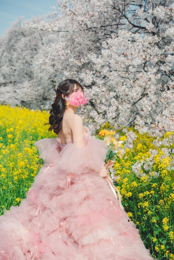 実例写真！カラードレス ピンク もこもこドレス リボン 編み上げ 披露宴 花嫁 可愛い