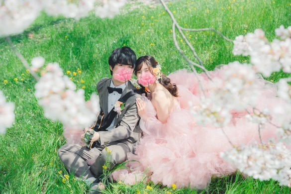 実例写真！カラードレス ピンク もこもこドレス リボン 編み上げ 披露宴 花嫁 可愛い