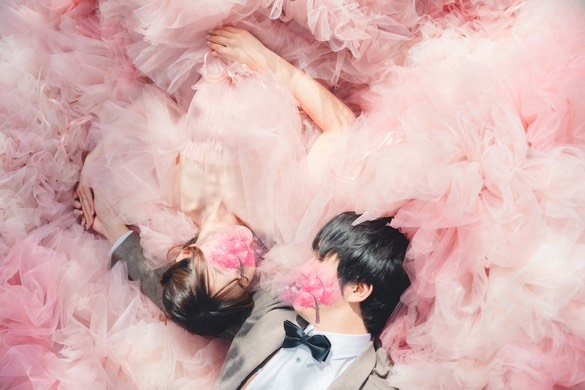 実例写真！カラードレス ピンク もこもこドレス リボン 編み上げ 披露宴 花嫁 可愛い