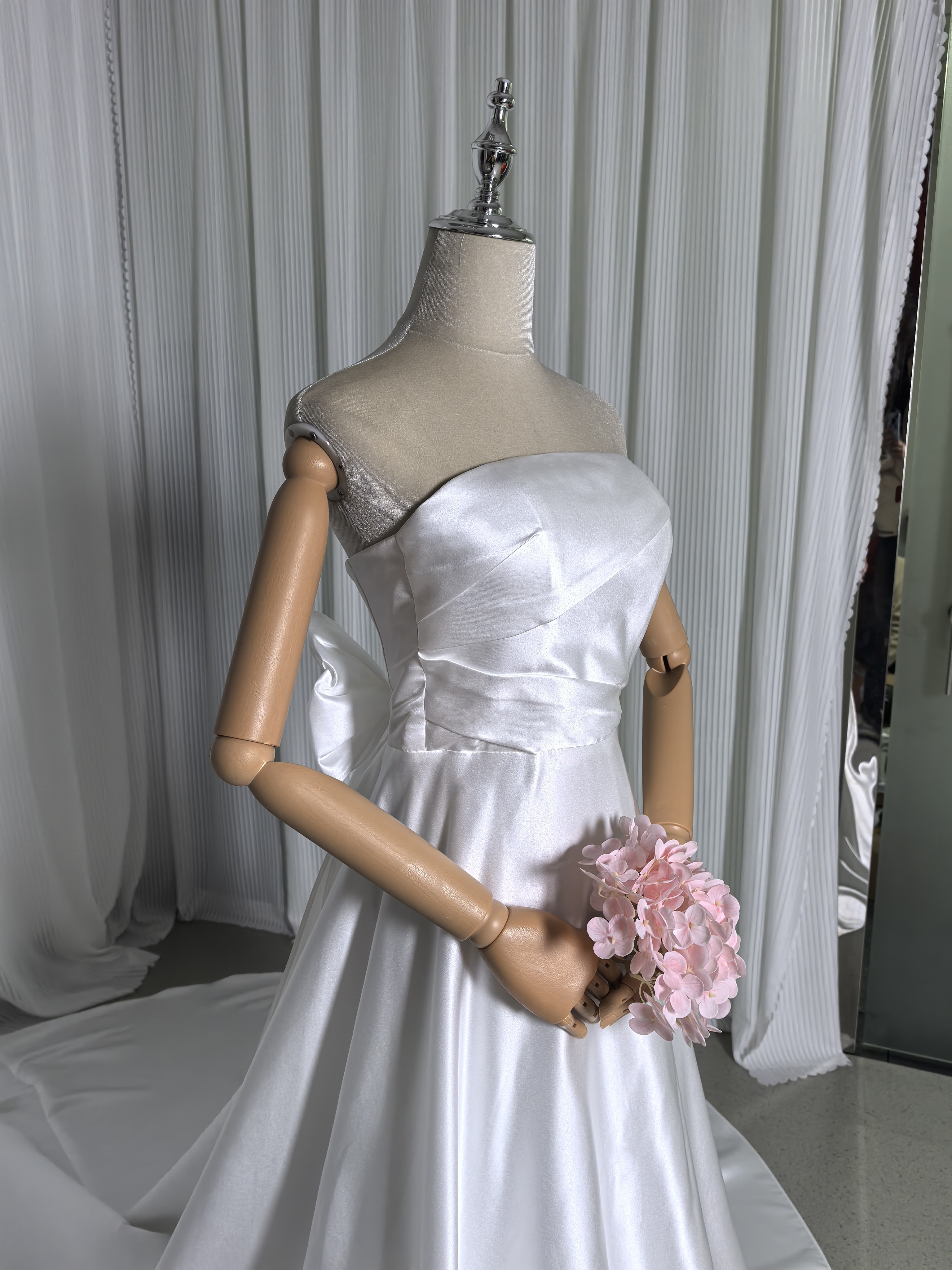 ウェディングドレス ベアトップ バックリボン ロングトレーン 編み上げ 結婚式