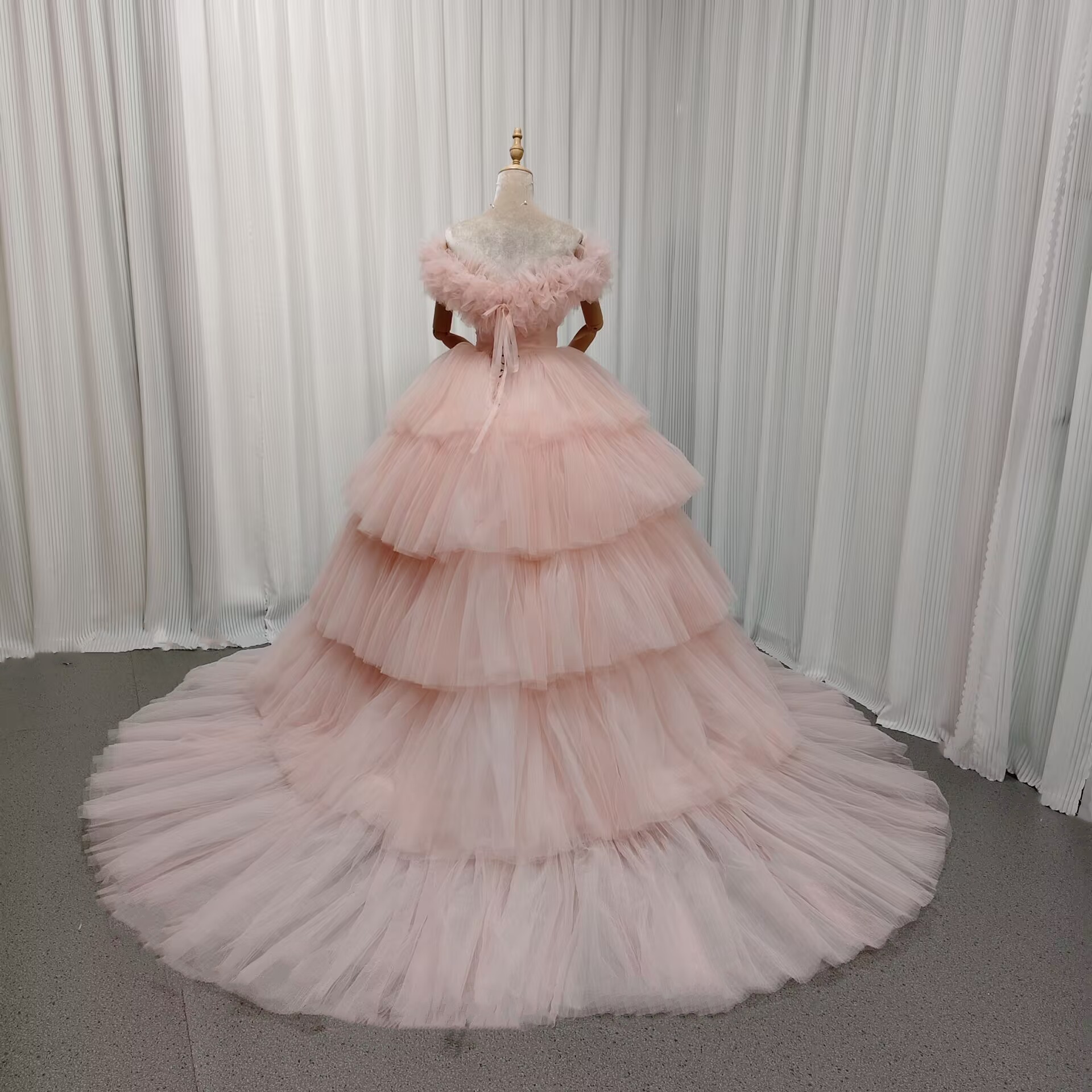 大好評中！カラードレス 薄ピンク 取り外しオフショルダー プリーツスカート 披露宴 花嫁