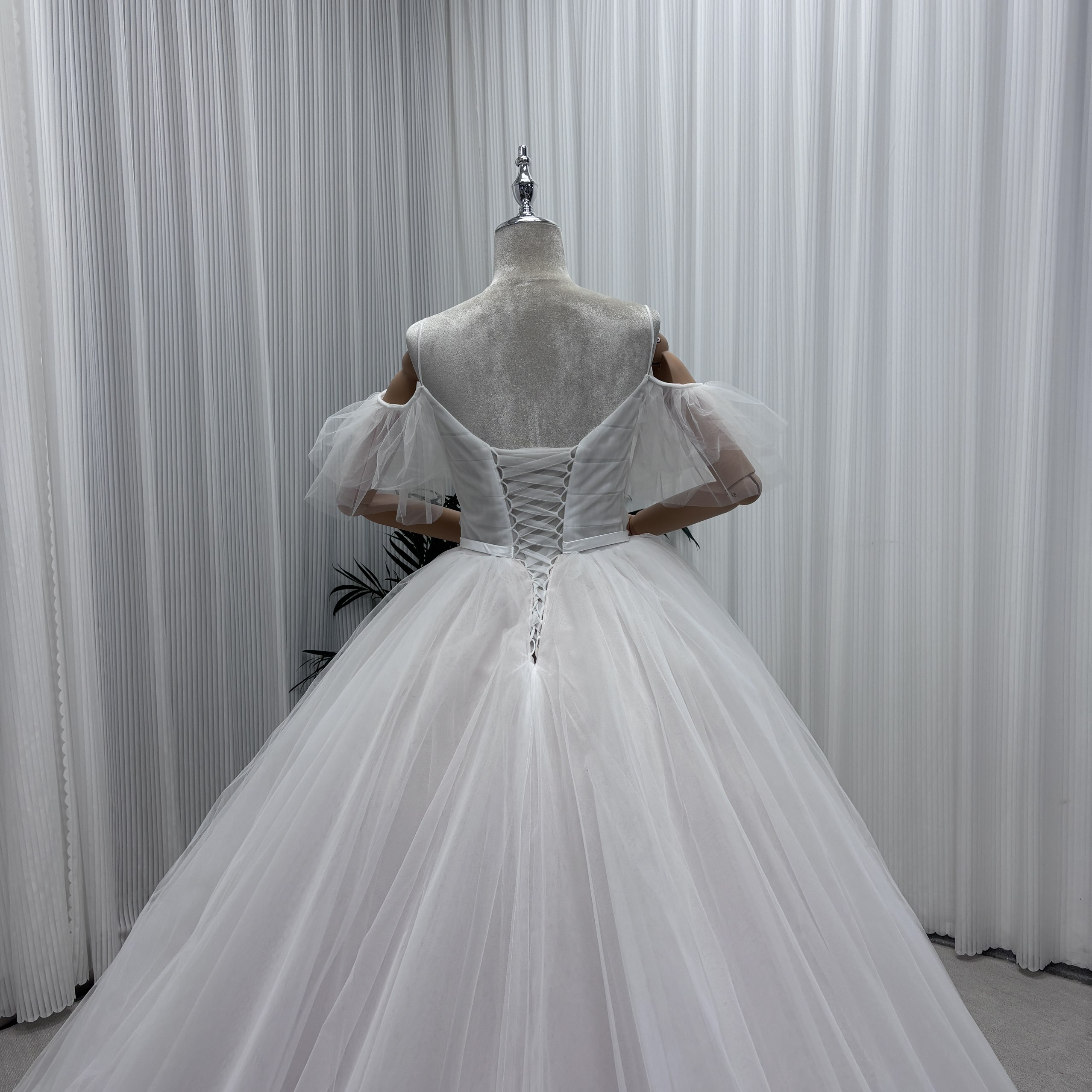 フランス風 ウェディングドレス キャミソール フリル袖 プリンセスライン 編み上げ 結婚式