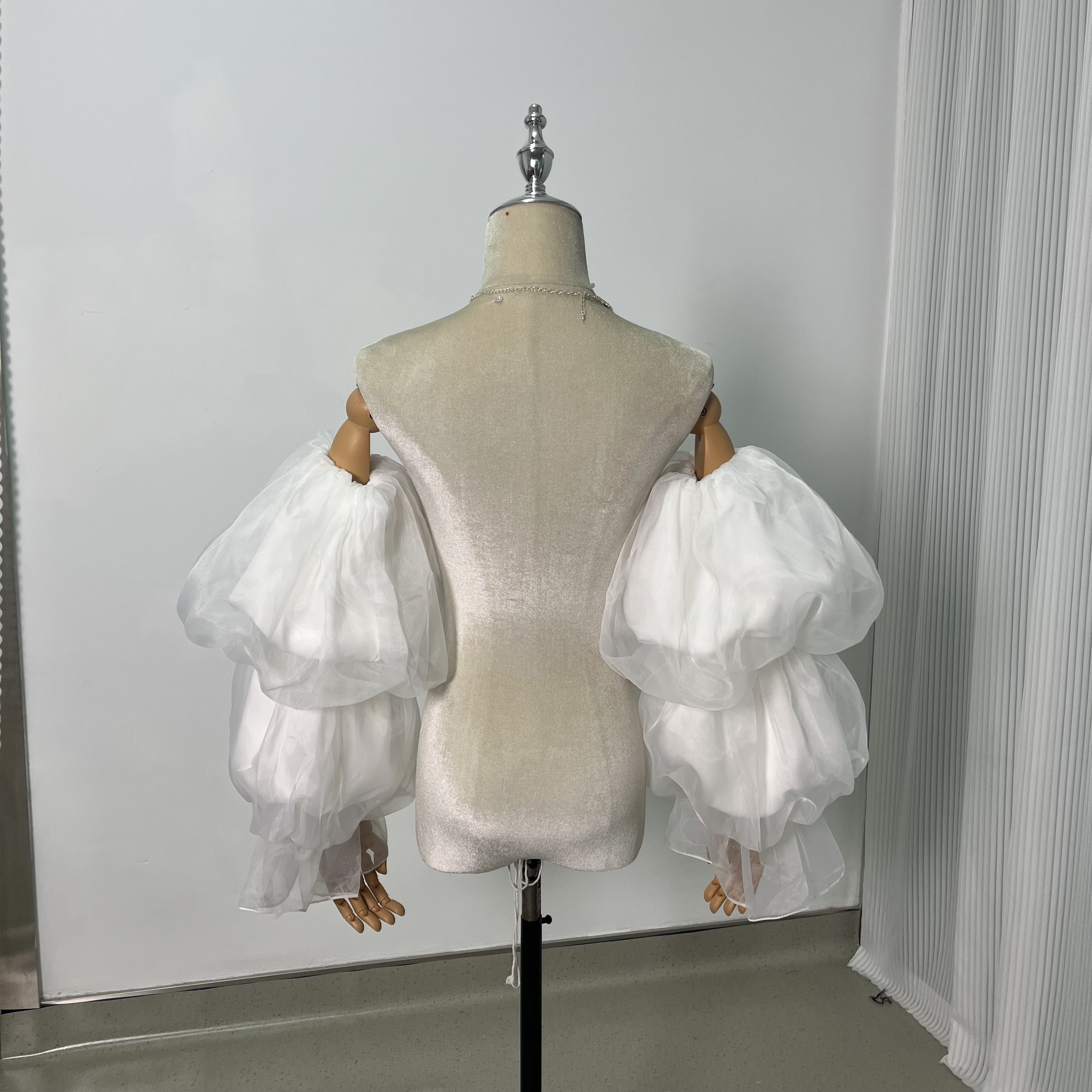 姫袖 オーガンジー クレープ生地 可愛い オフホワイト 色直し パフスリーブ 花嫁 ウェディングドレス