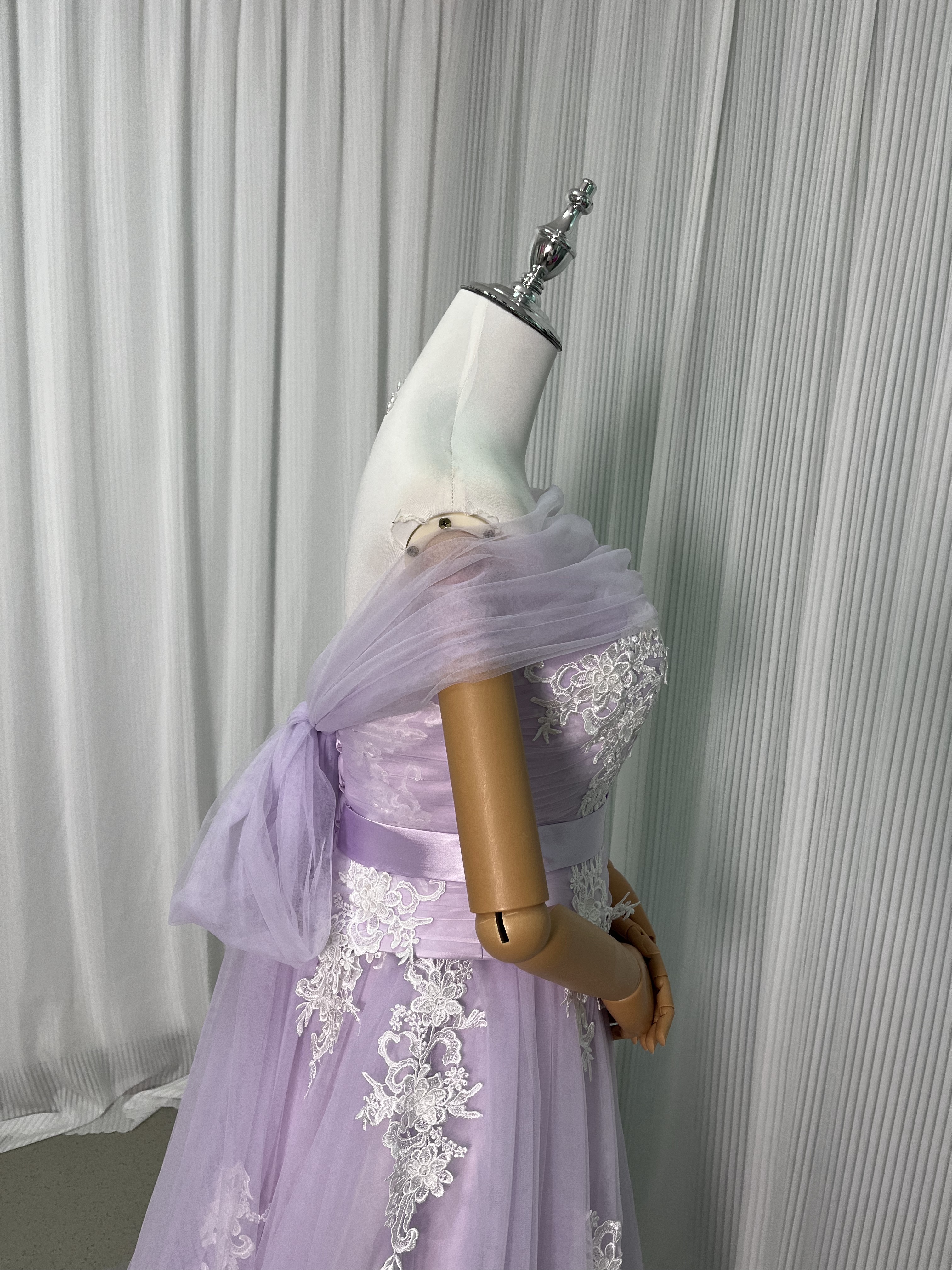 カラードレス オーキッド オフショルダー 繊細レース ソフトチュール 編み上げ 披露宴/結婚式 可愛い
