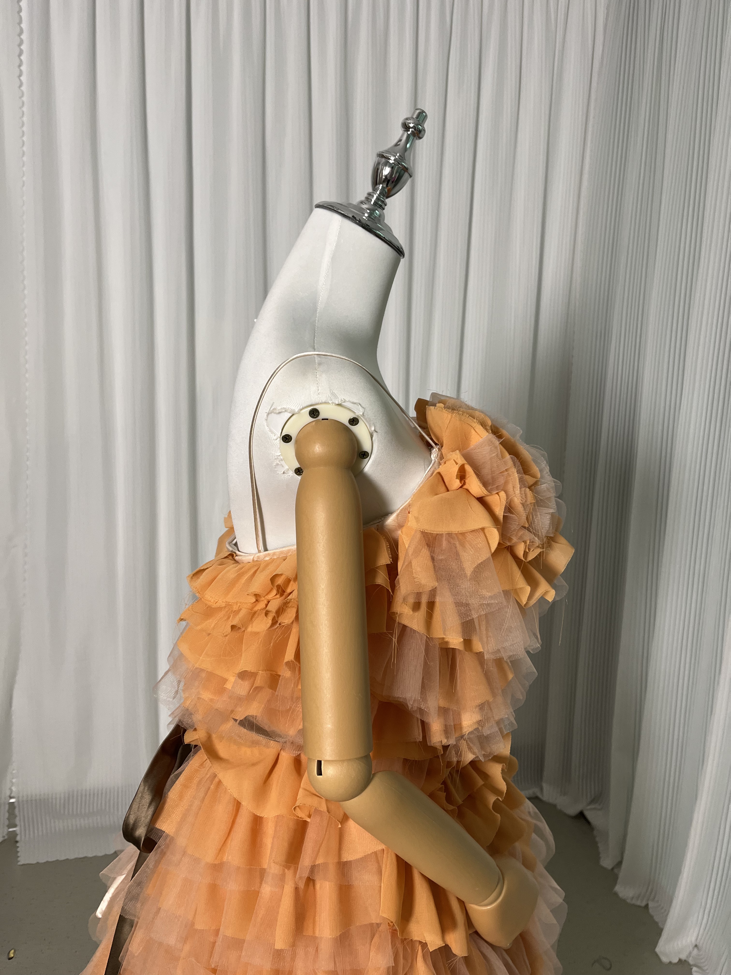 豪華！パーティードレス オレンジ キャミソール ラッフルフリル デザイン感 プリーツスカート 前撮り 二次会