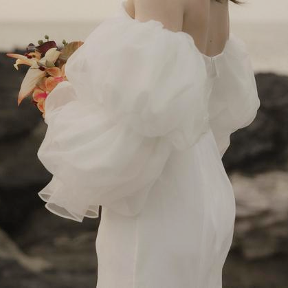 実例写真！パフスリーブ 姫袖 オーガンジー クレープ生地 可愛い オフホワイト 色直し 花嫁