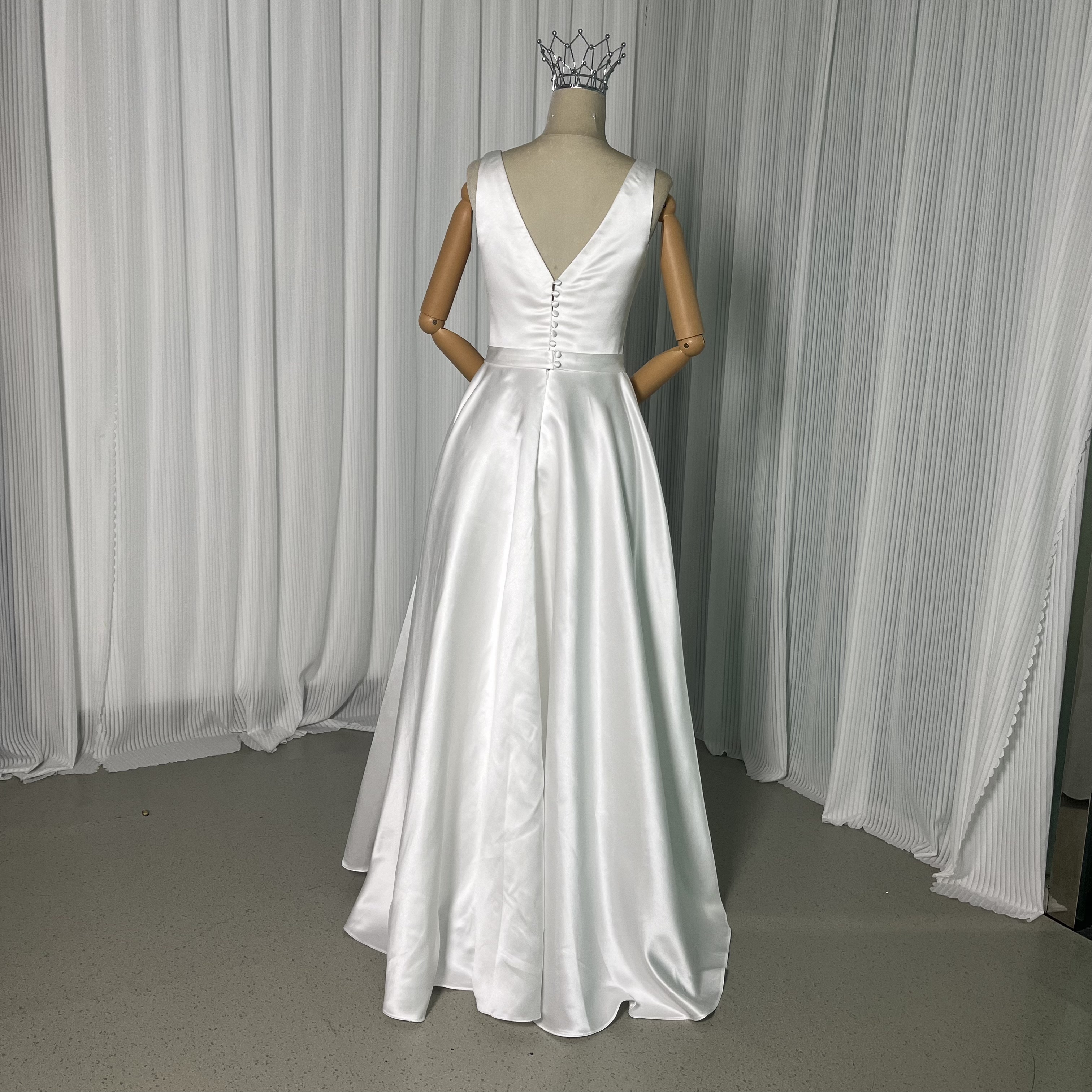 パーティードレス ノースリーブ 背中見せ スレンダーライン 色直し くるみボタン 結婚式/二次会