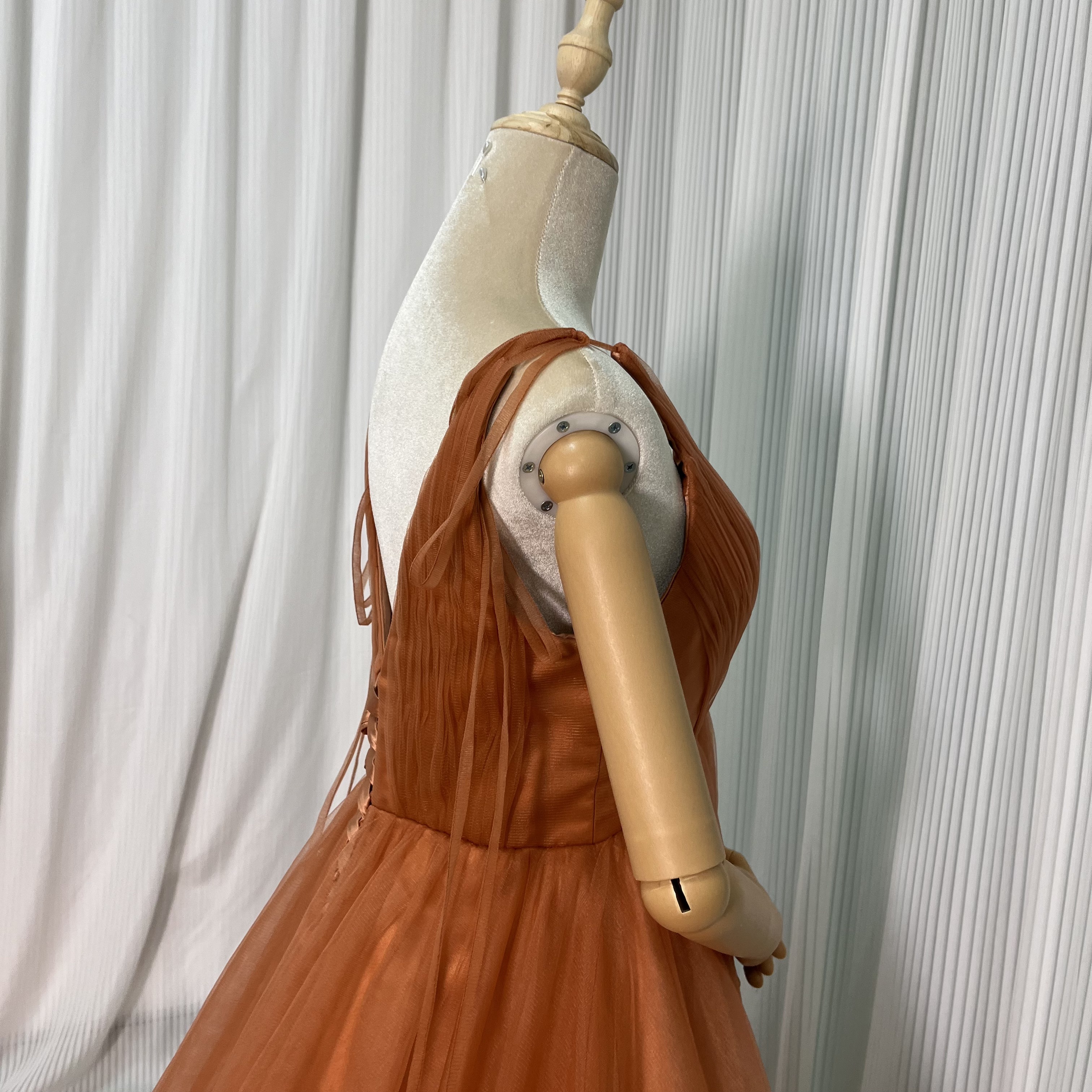 カラードレス テラコッタ色 Vネック キャミソール ソフトチュール 編み上げ 披露宴