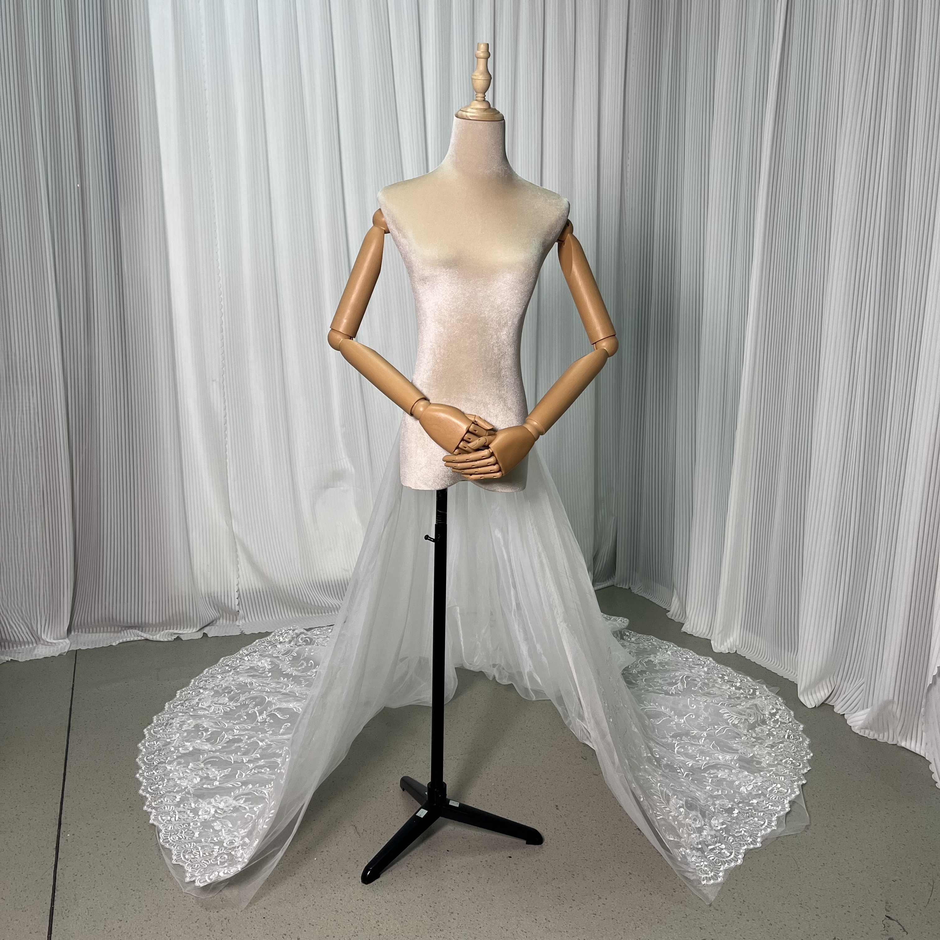 取り外しトレーン 上品レース ボリュームアップ ドレスアレンジ 結婚式 オーダー可能