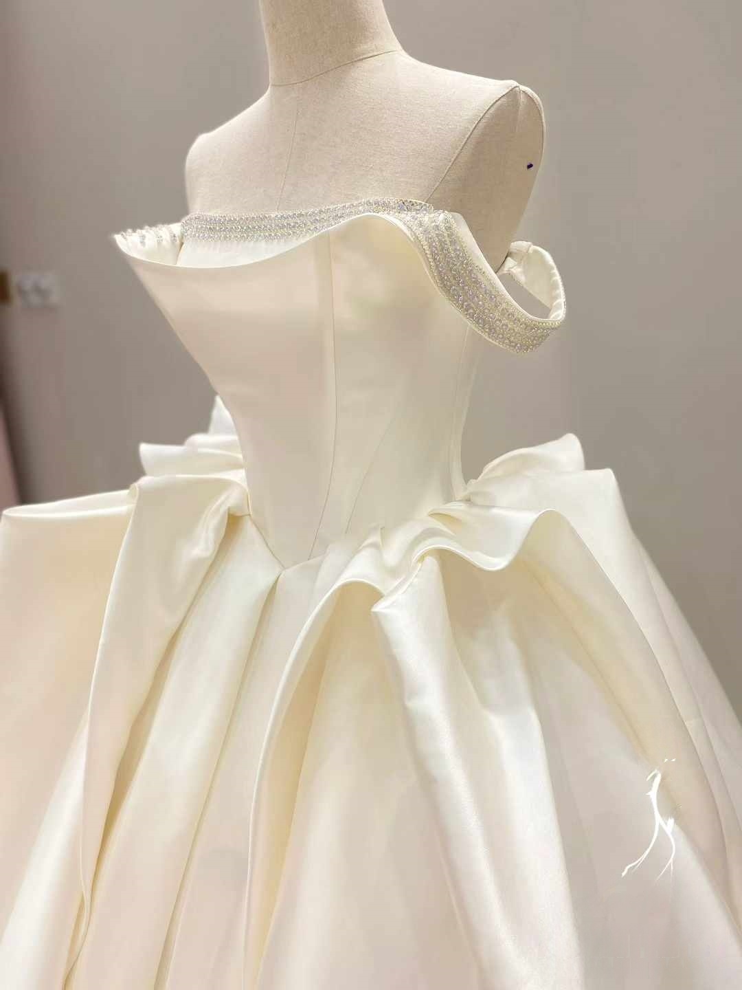 ウエディングドレス オフショルダー アイボリー ビジュー ミカドサテン プリンセスライン 結婚式