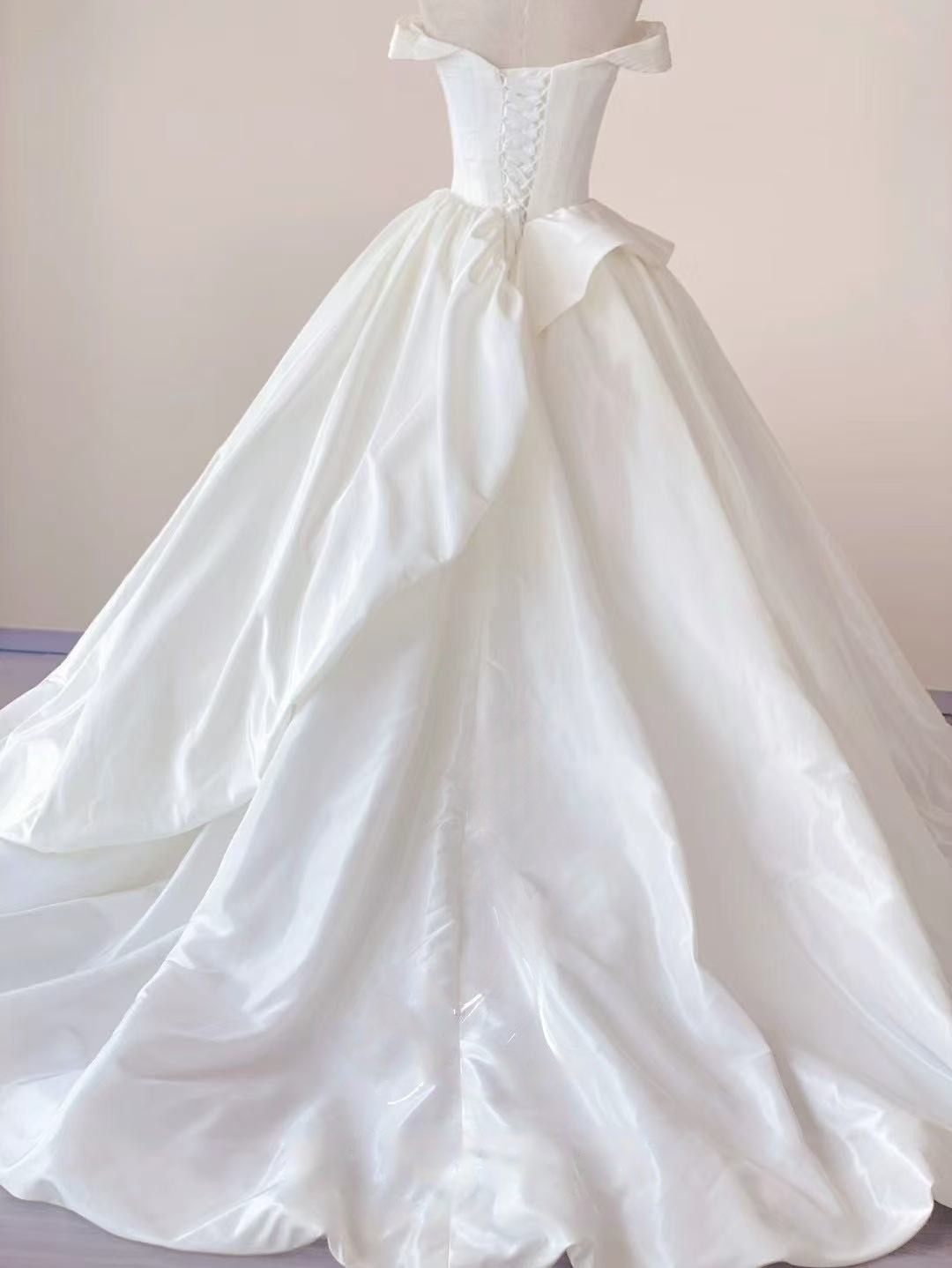 フランス風 ウエディングドレス オフショルダー Aライン ラッフルフリル 編み上げ 結婚式