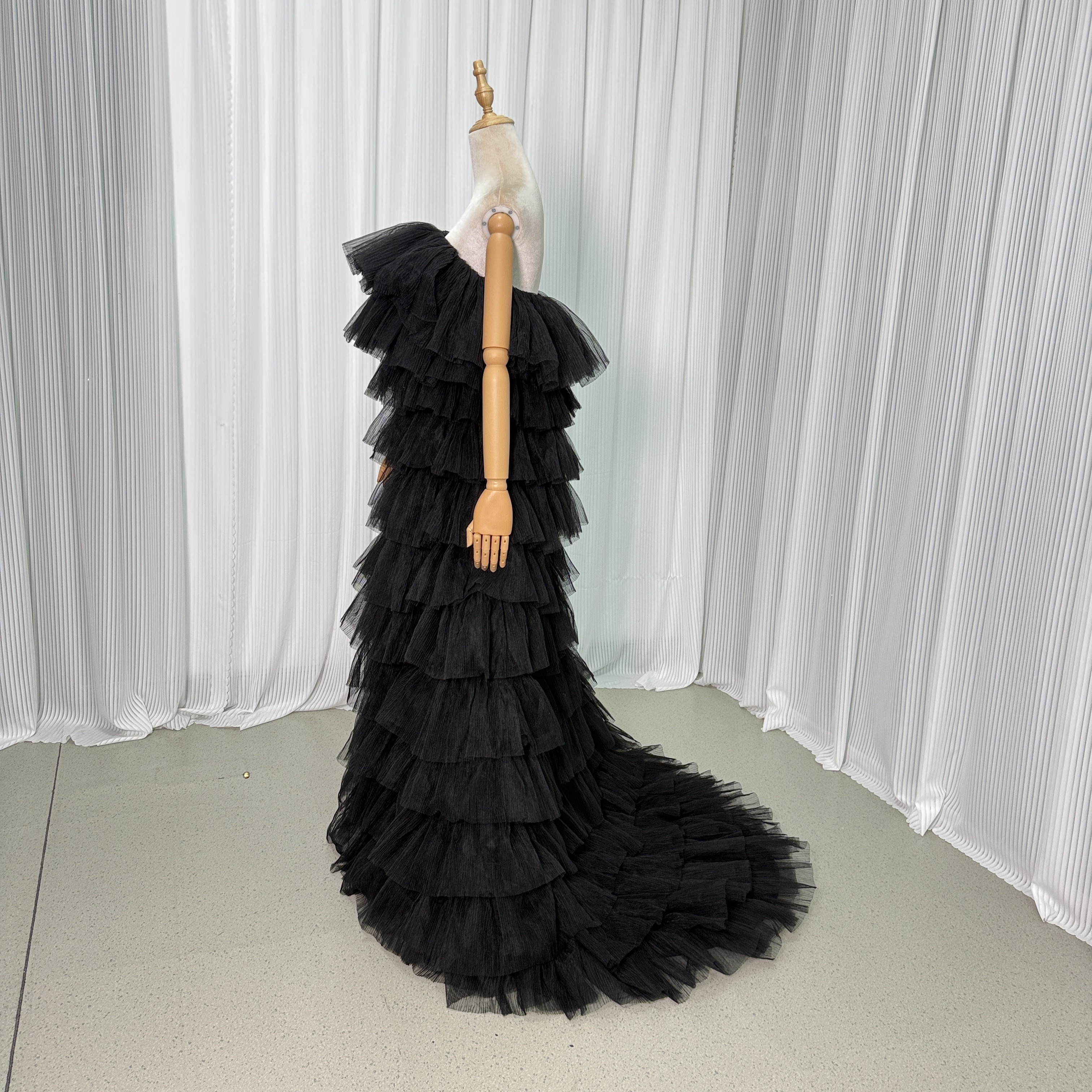 パーティードレス ブラック ベアトップ 柔らかく重ねたチュールスカート 可愛い 前撮り