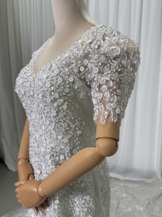 フランス風 ウエディングドレス Vネック 短袖 ビジュー キラキラチュール マーメイドライン ロングトレーン 結婚式