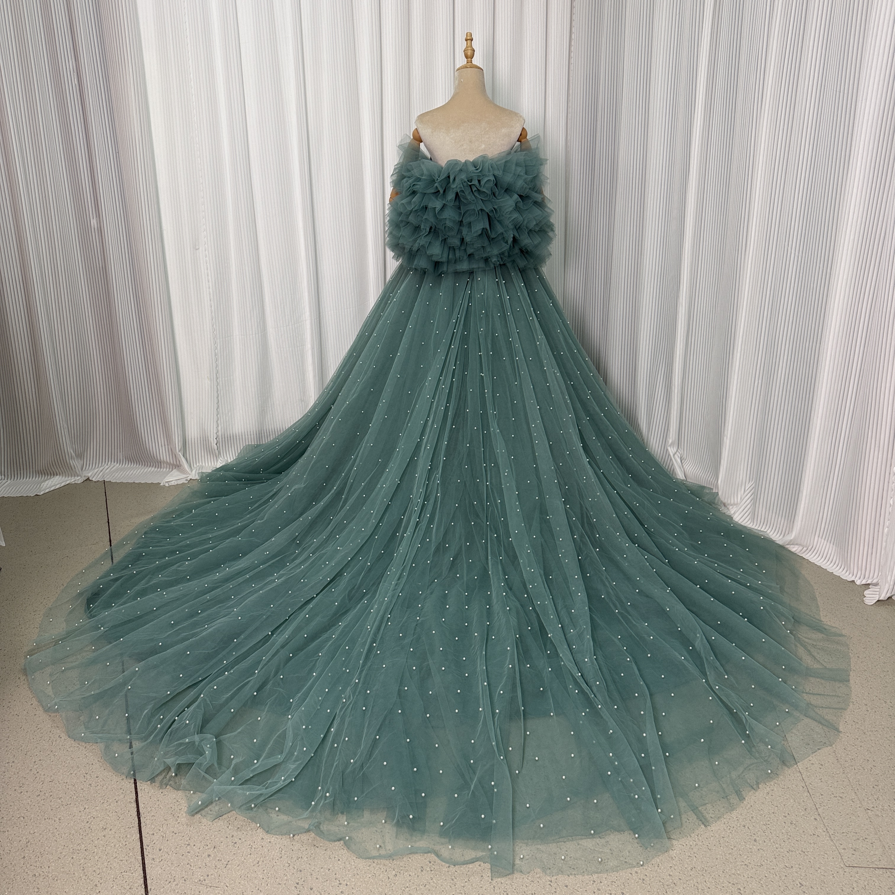 ミントグリーン カラードレス ベアトップ 取り外しふんわりバックリボン パール チュールスカート 披露宴