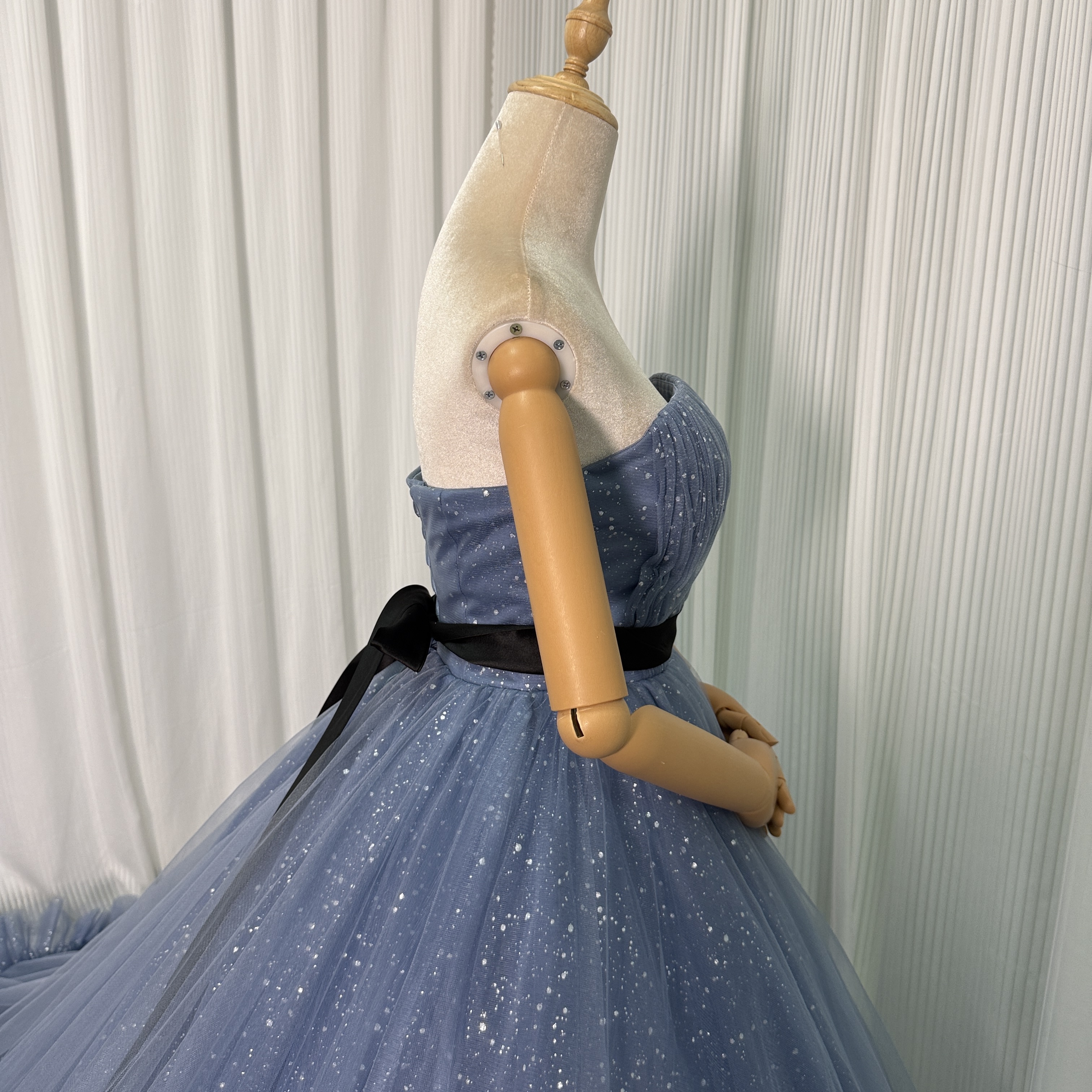 カラードレス ブルー ベアトップ キラキラチュール ラッフルフリル プリンセスライン 花嫁