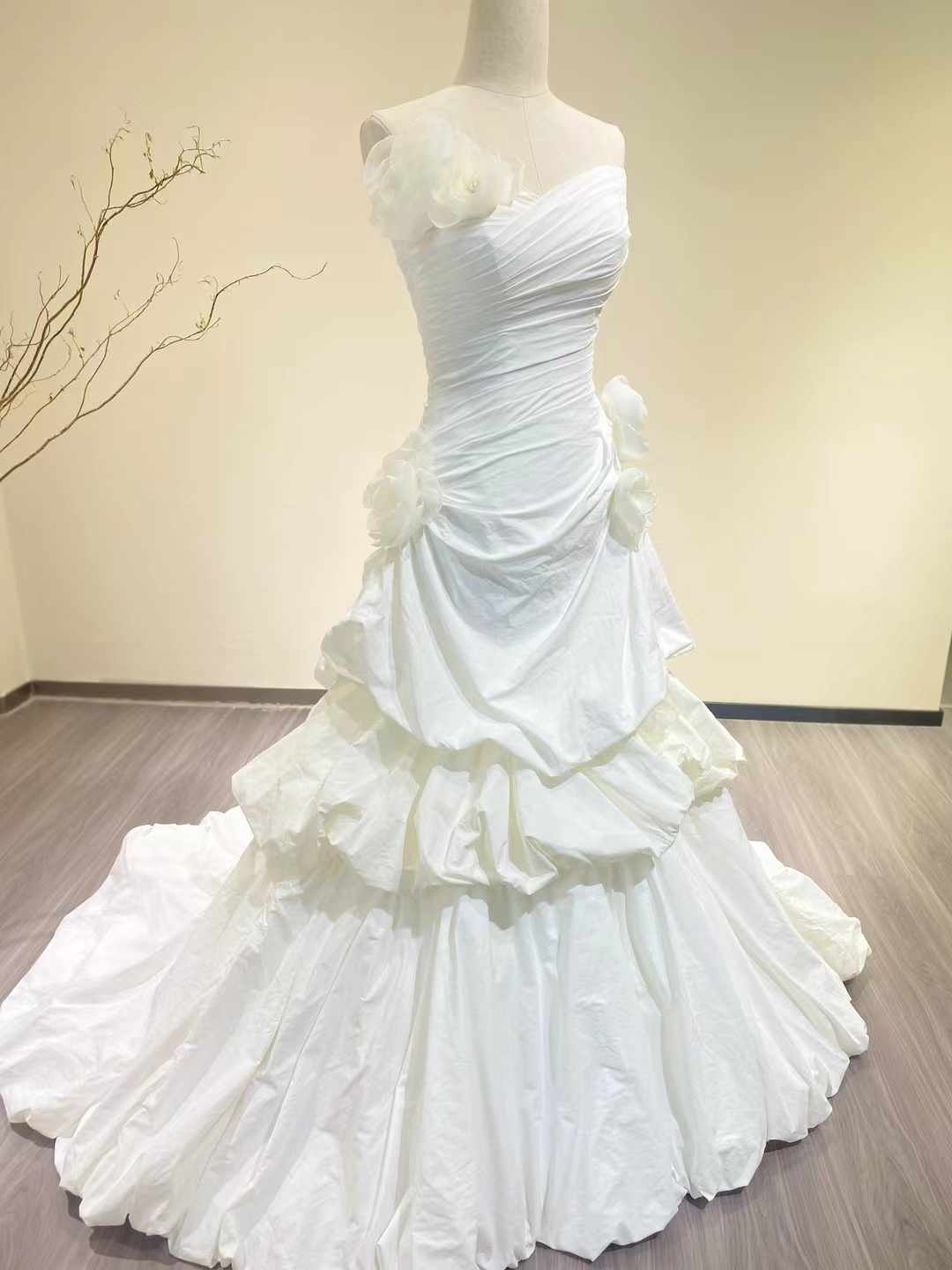 ウェディングドレス デザイン感 マーメイドライン ハンドメイド ラッフルフリル シルクタフタ 花嫁