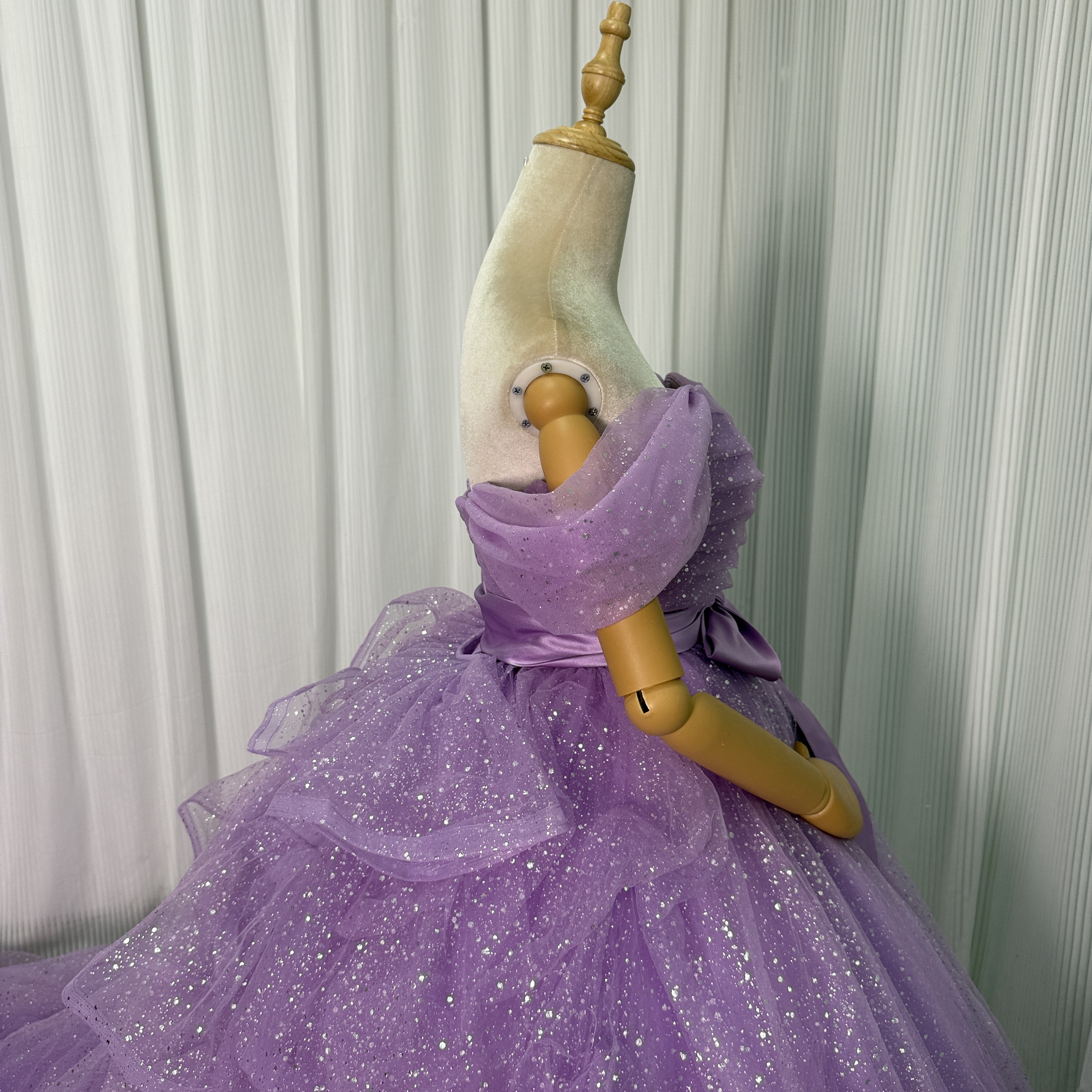 カラードレス パープル キラキラチュール 取り外しオフショルダー サッシュベルト ラッフルフリル 花嫁