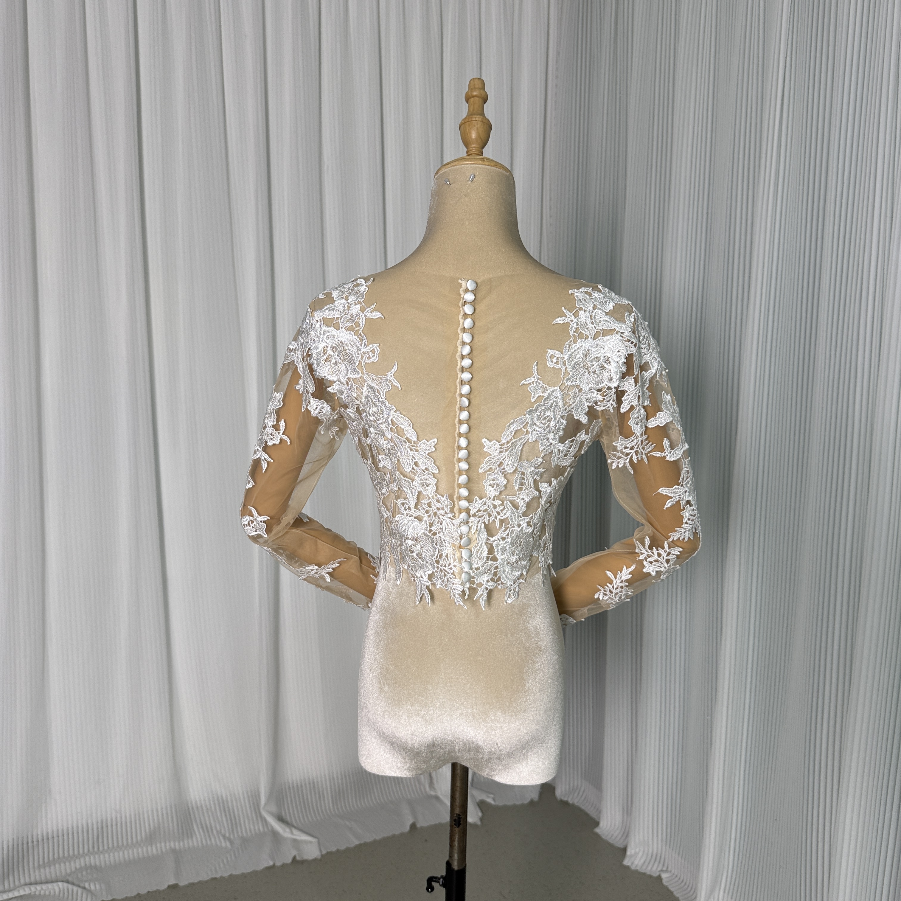 トップス Vネック ロングスリーブ くるみボタン 上品花レース 花嫁/結婚式