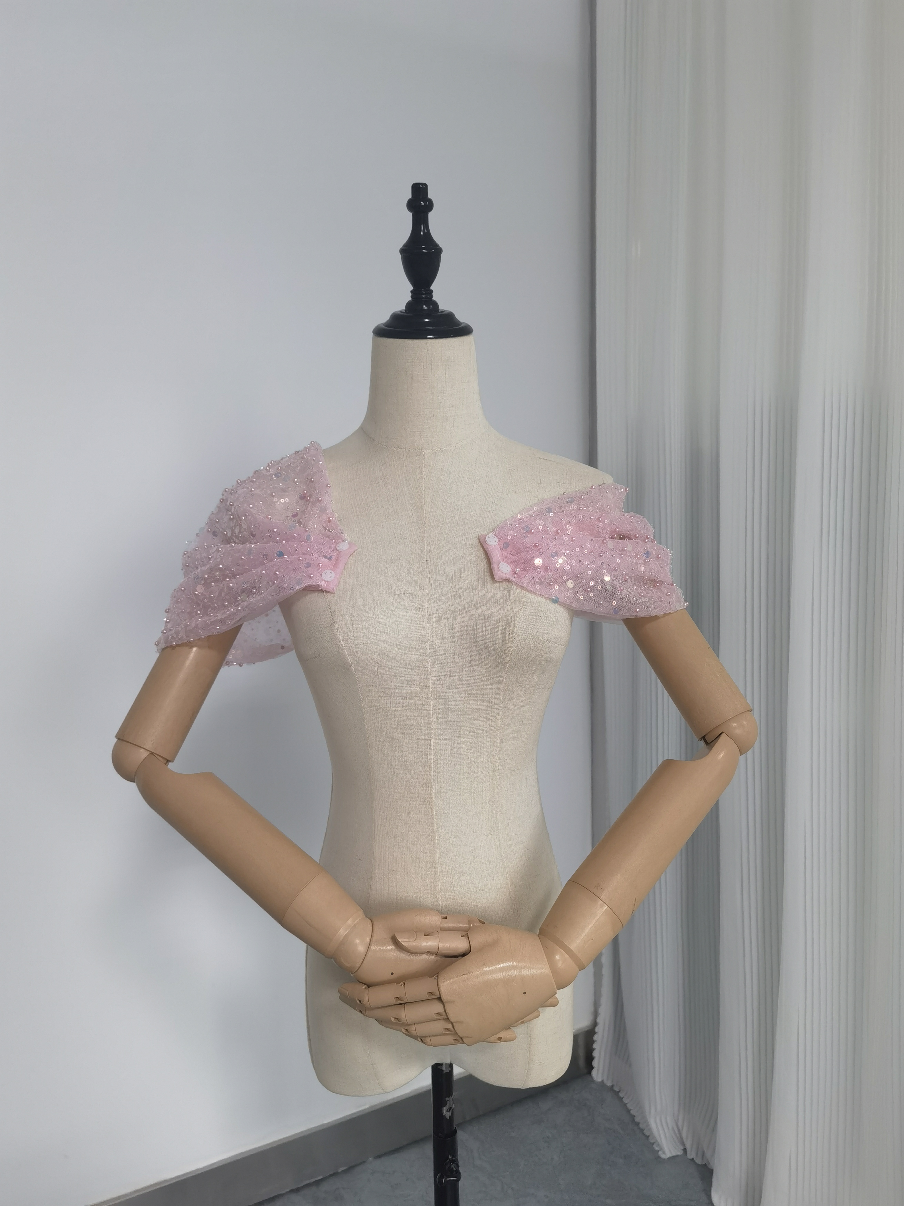 取り外しオフショルダー ピンク キラキラスパンコール 可愛い 花嫁/ウェディングドレス