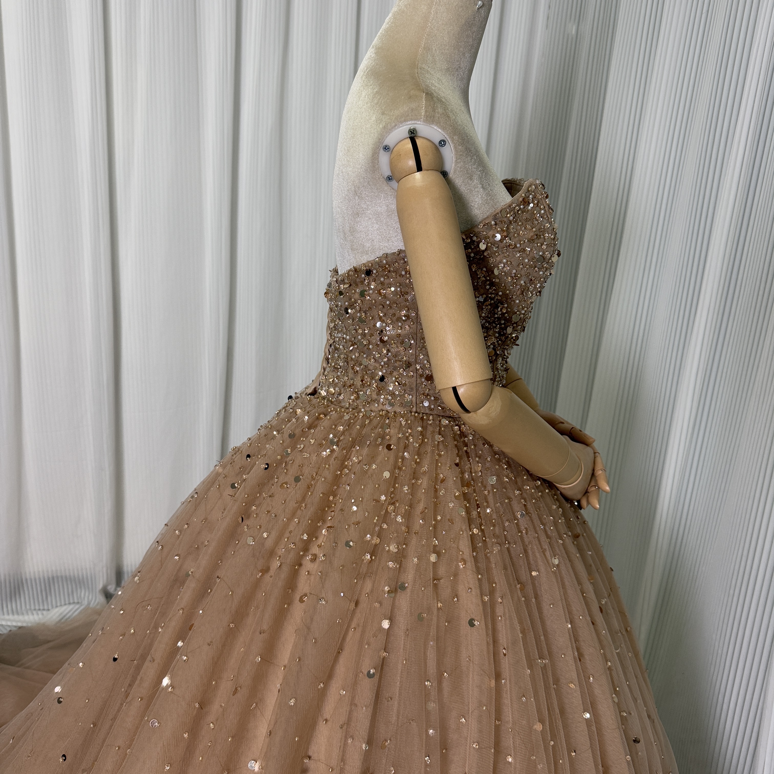 フランス風 カラードレス シャンパン色 ベアトップ シークインチュール チュールスカート 披露宴