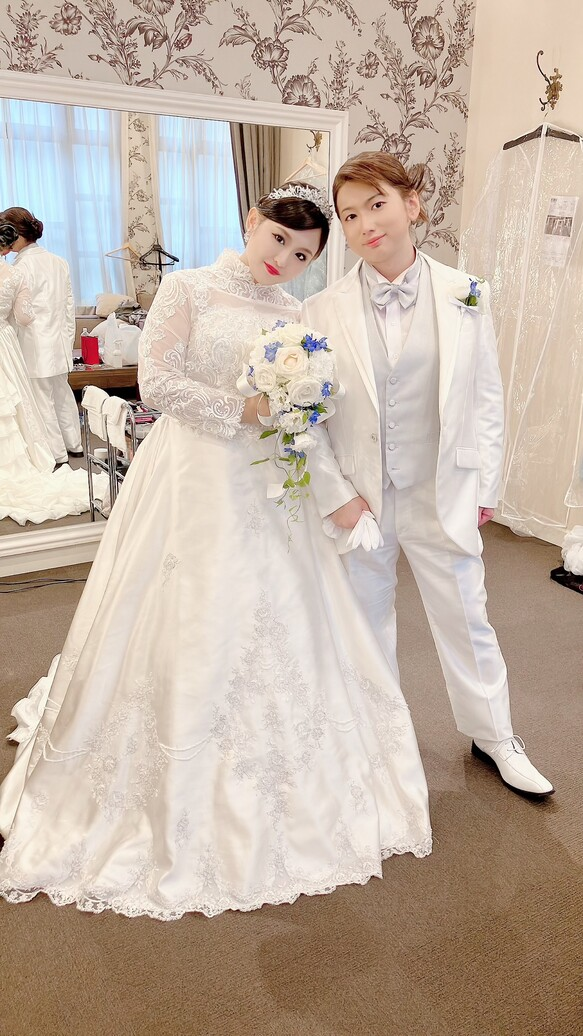 実例写真！ボレロ 魅惑の花レース ロングスリーブ くるみボタン ハイネック キラキラスパンコール 結婚式 花嫁