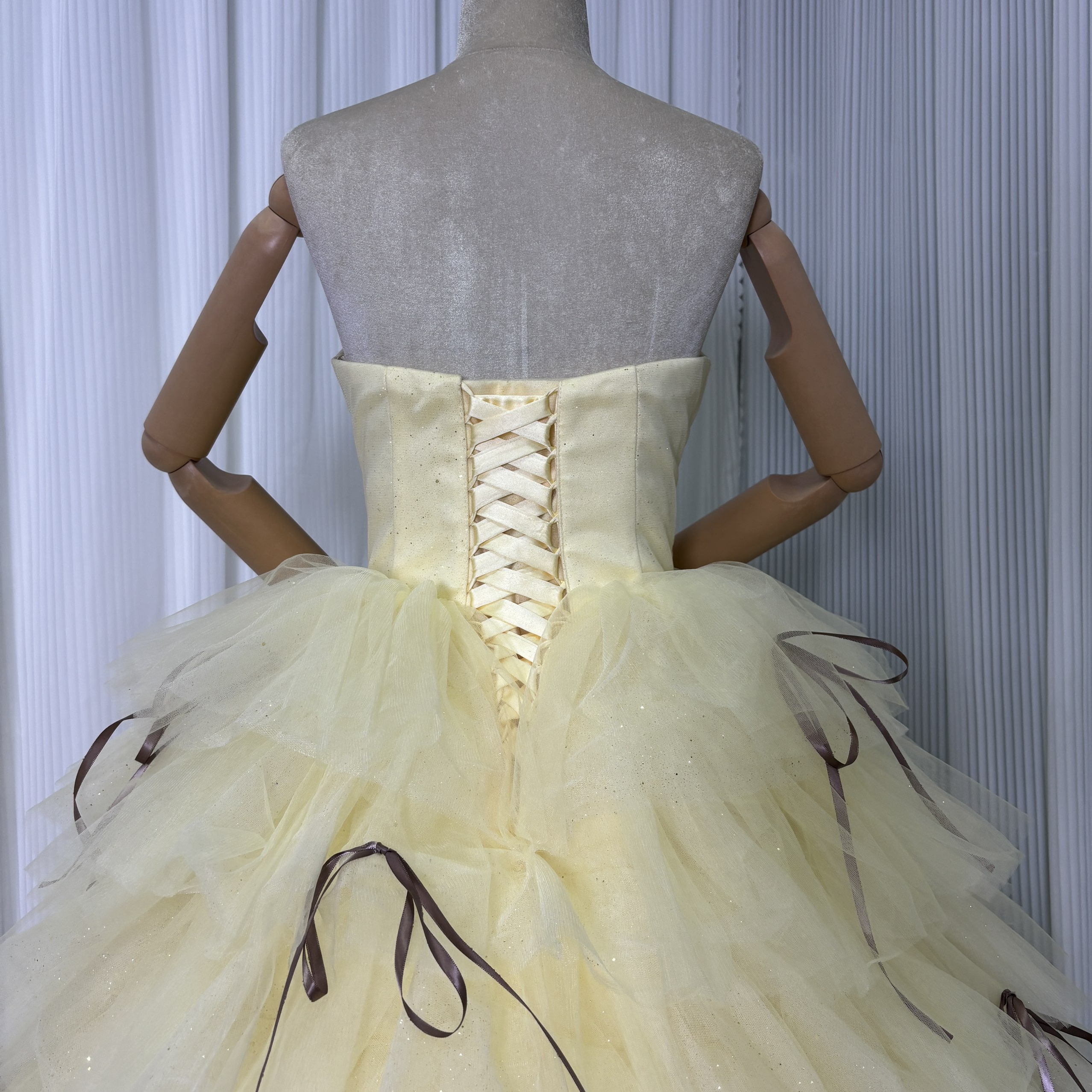 カラードレス パステルイエロー ベアトップ 柔らかく重ねたチュールスカート リボン キラキラチュール 前撮り