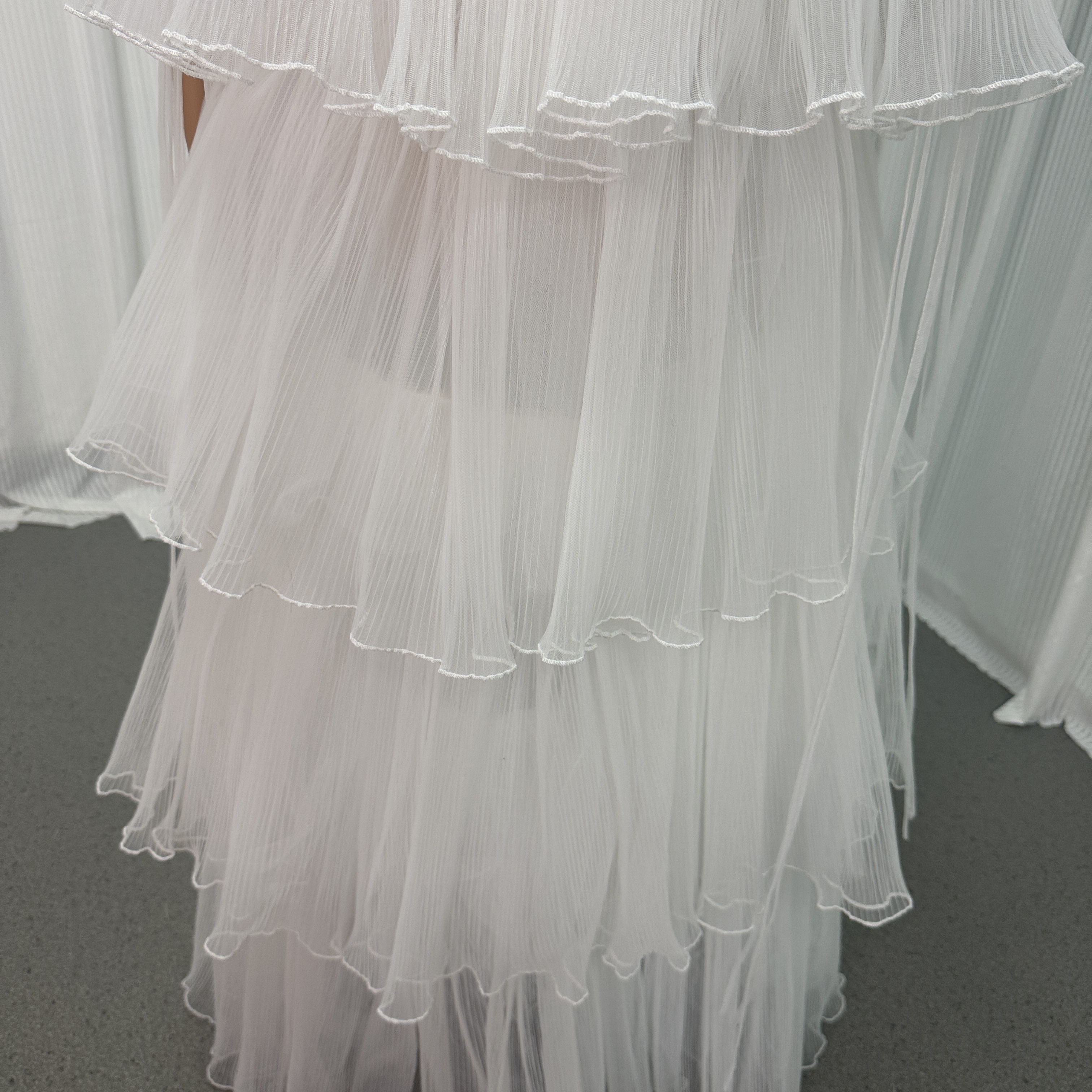 ウエディングドレス オーバードレス キャミソール プリーツスカート ふわふわ オフホワイト 色直し