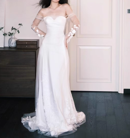 ウエディングドレス オフショルダー シースルー袖 繊細レース スレンダーライン 2次会/合コン