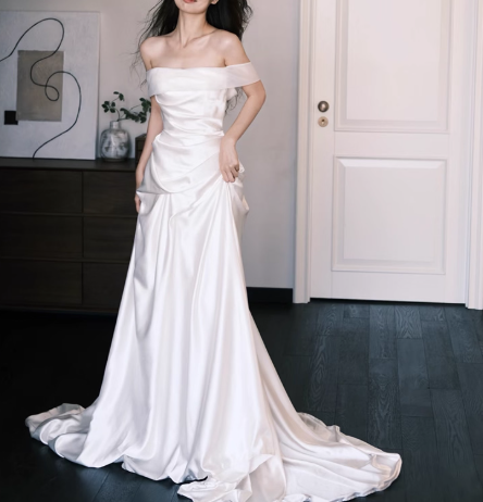フランス風 ウエディングドレス オフショルダー 優雅なシルエット 大人っぽい 結婚式/披露宴