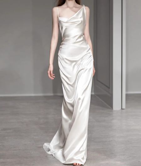 パーティードレス オフホワイト キャミソール 優雅なシルエット セクシー 背中見せ 合コン/デート