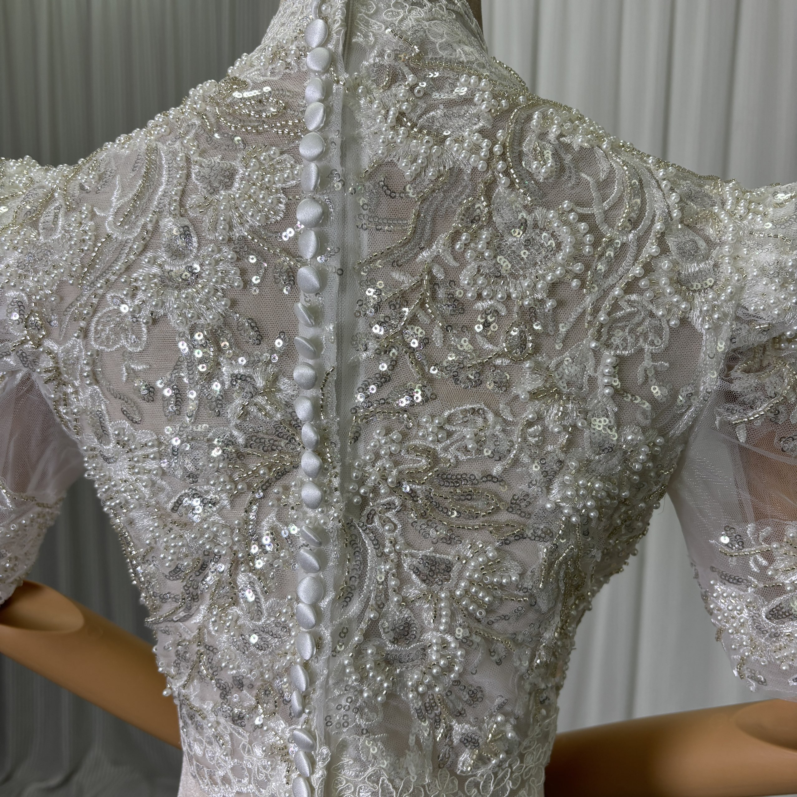 人気上昇！ボレロ 美しい花レース キラキラスパンコール 半袖 くるみボタン 可愛い 結婚式/前撮り