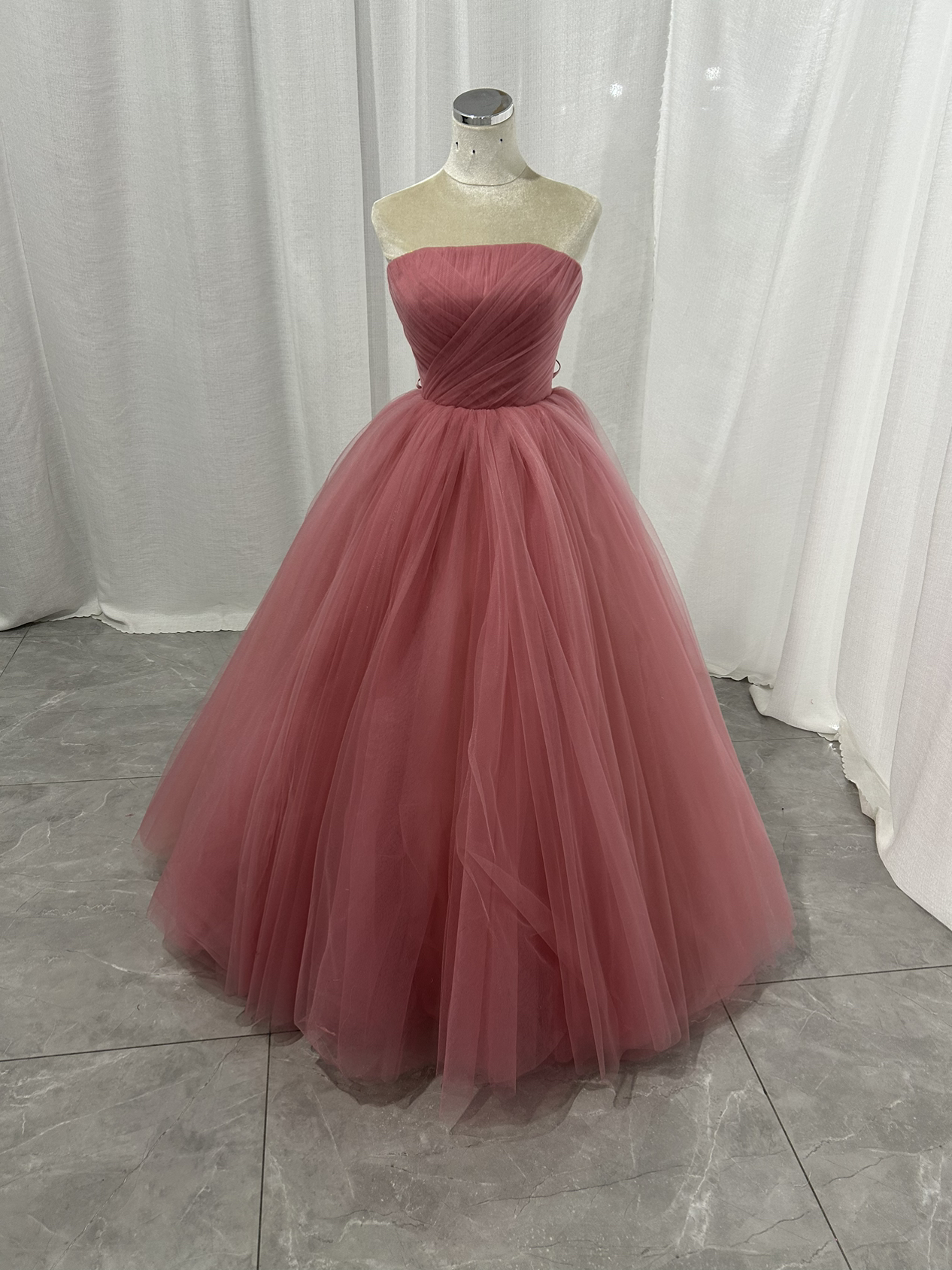 美品！カラードレス ローズピンク ベアトップ 可愛い ラッフルフリル ボリュームドレス 前撮り