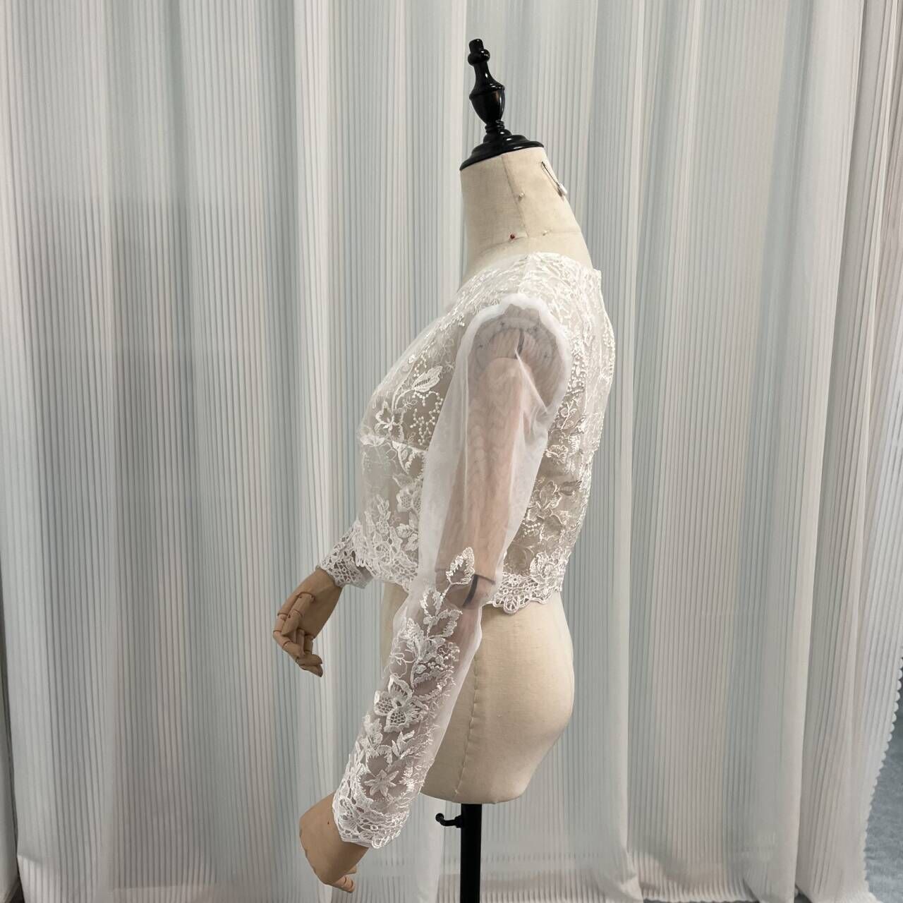 可愛い ボレロ Vネック 流れる透け花レース ファスナー ウェディングドレス