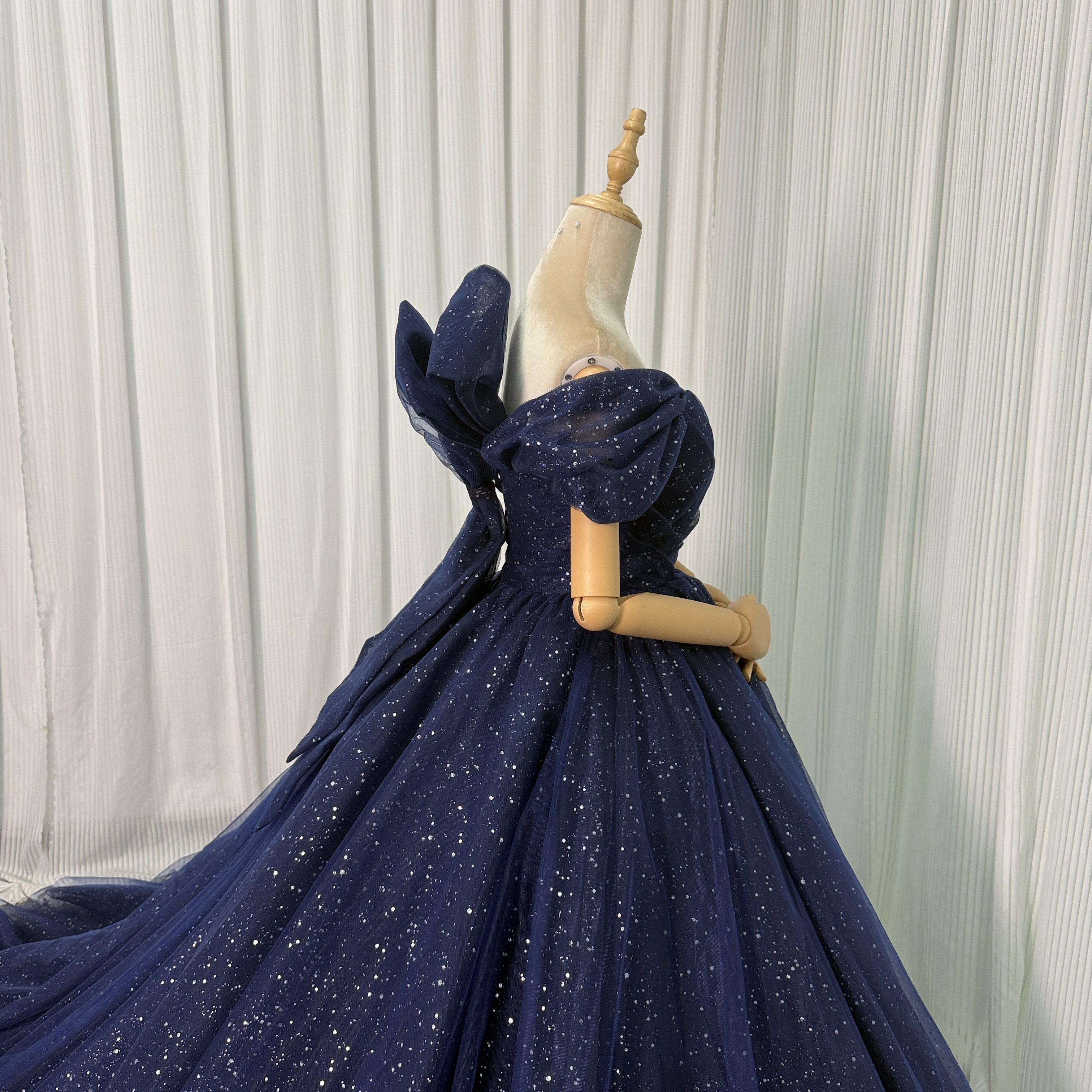 カラードレス ネイビー オフショルダー キラキラチュール フレアスカート 豪華なバックリボン 披露宴