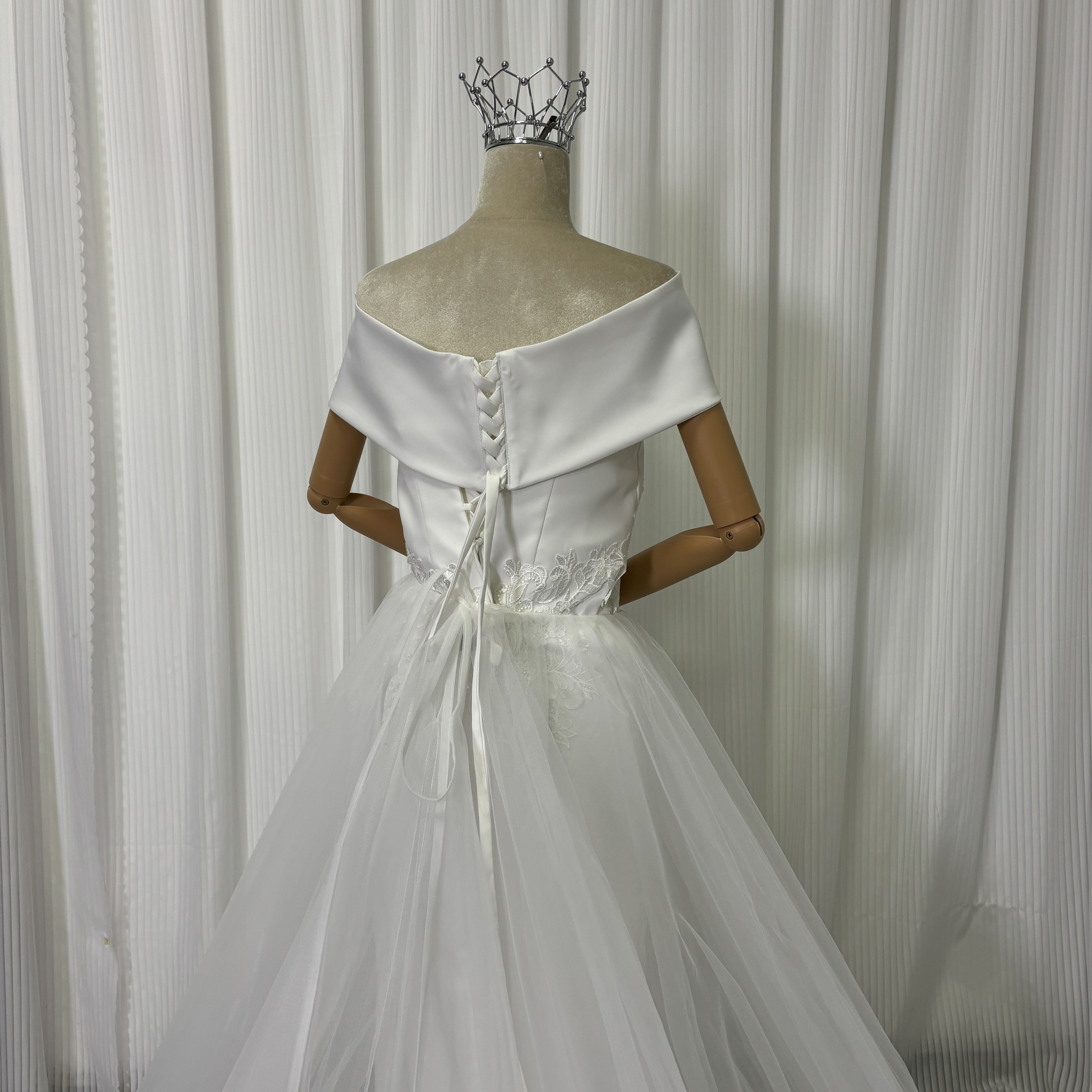 ウエディングドレス+オーバースカート クレープ生地 オフショルダー スレンダーライン 繊細レース 結婚式
