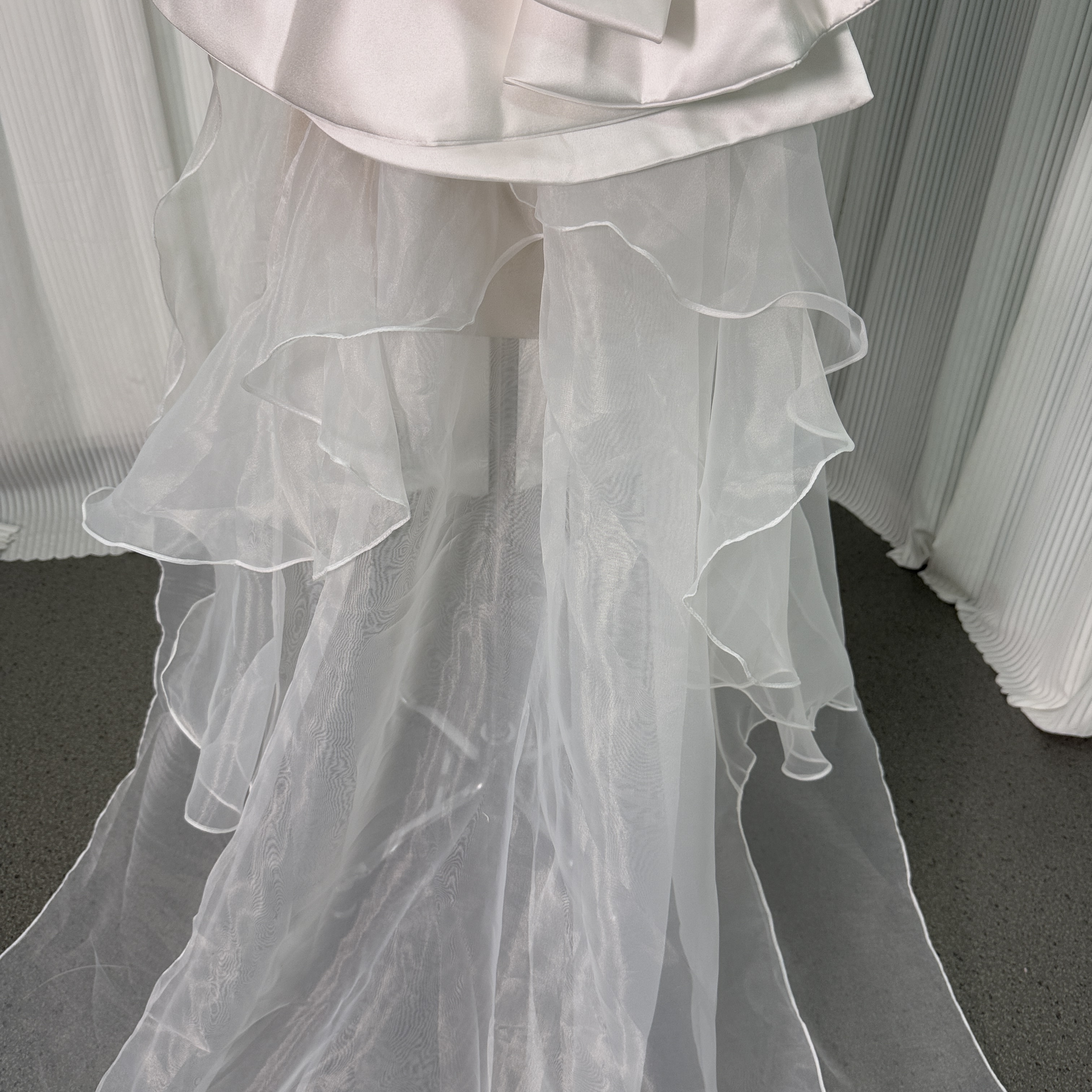 ふっくら柔らかなバックリボン 取り外し ロイヤルサテン 上質オーガンジー ミニトレーン 結婚式 前撮り