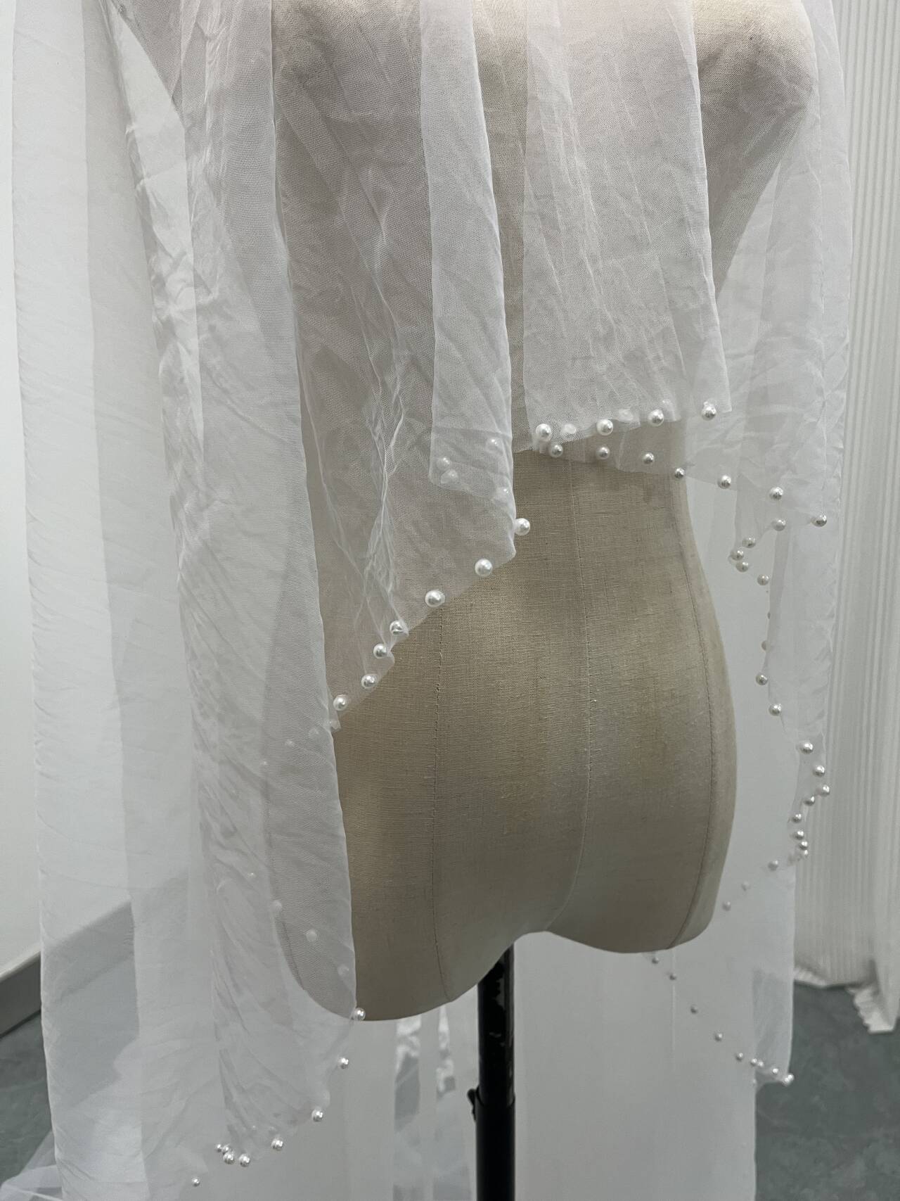 美品！ロングベール パール ベールダウン可能 繊細レース 花嫁/ウェディングドレス