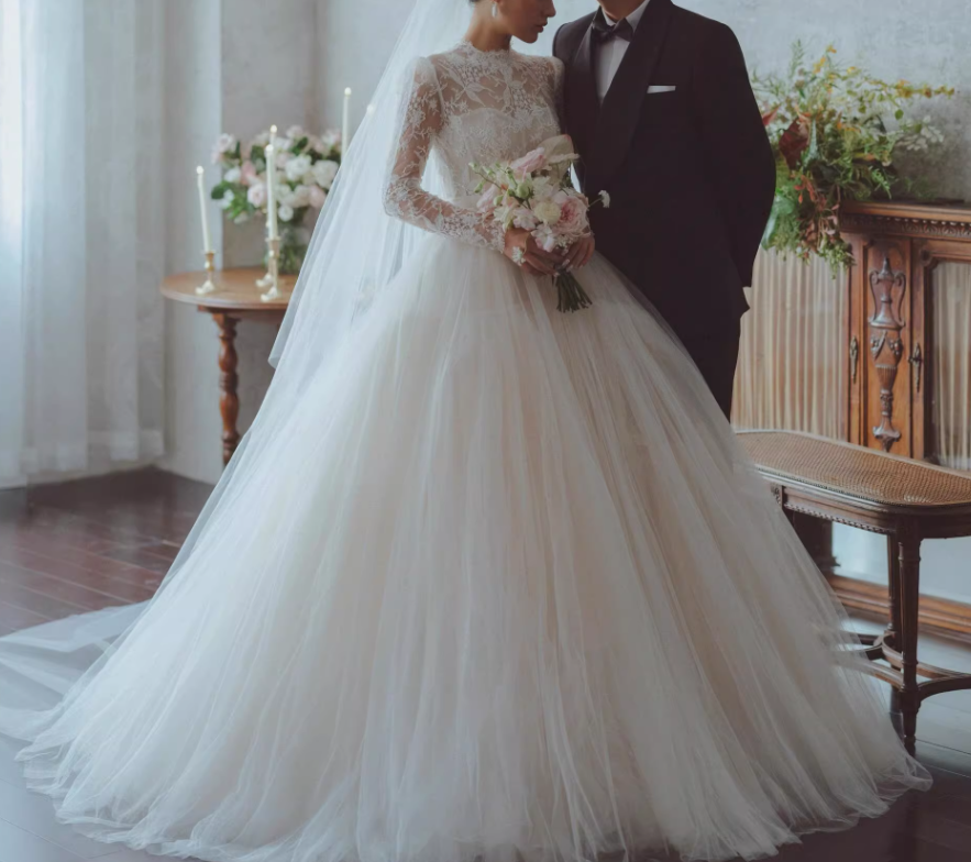 フランス風 ウェディングドレス ロングスリーブ 美しい花レース プリンセスライン クラシカル 結婚式