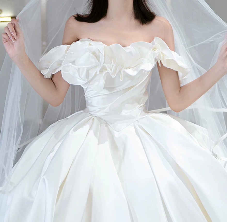 ウエディングドレス オフショルダー ラッフルフリル プリンセスライン ロングトレーン 編み上げ 結婚式