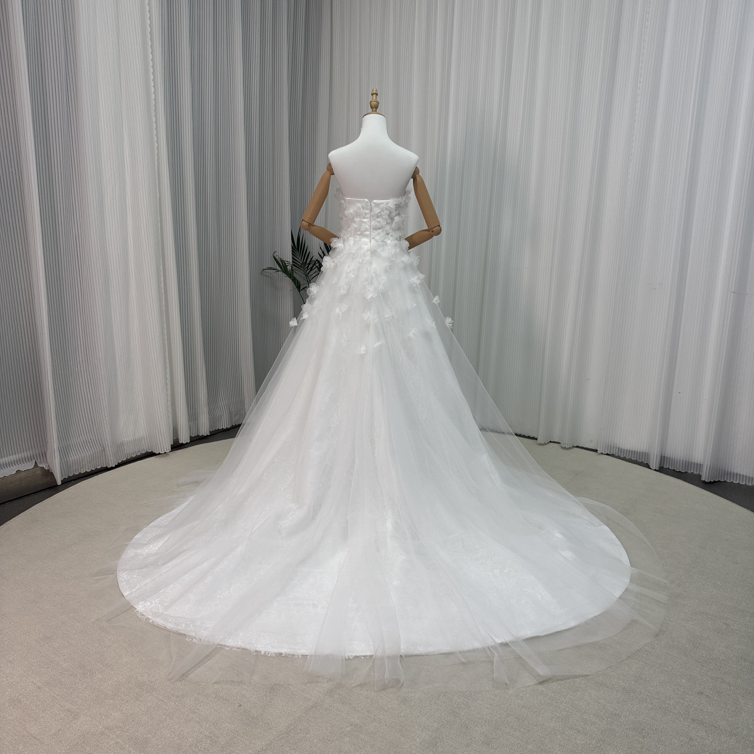 フランス風 ウエディングドレス ベアトップ 3D立体花レース刺繍 優雅なシルエット トレンド人気 結婚式