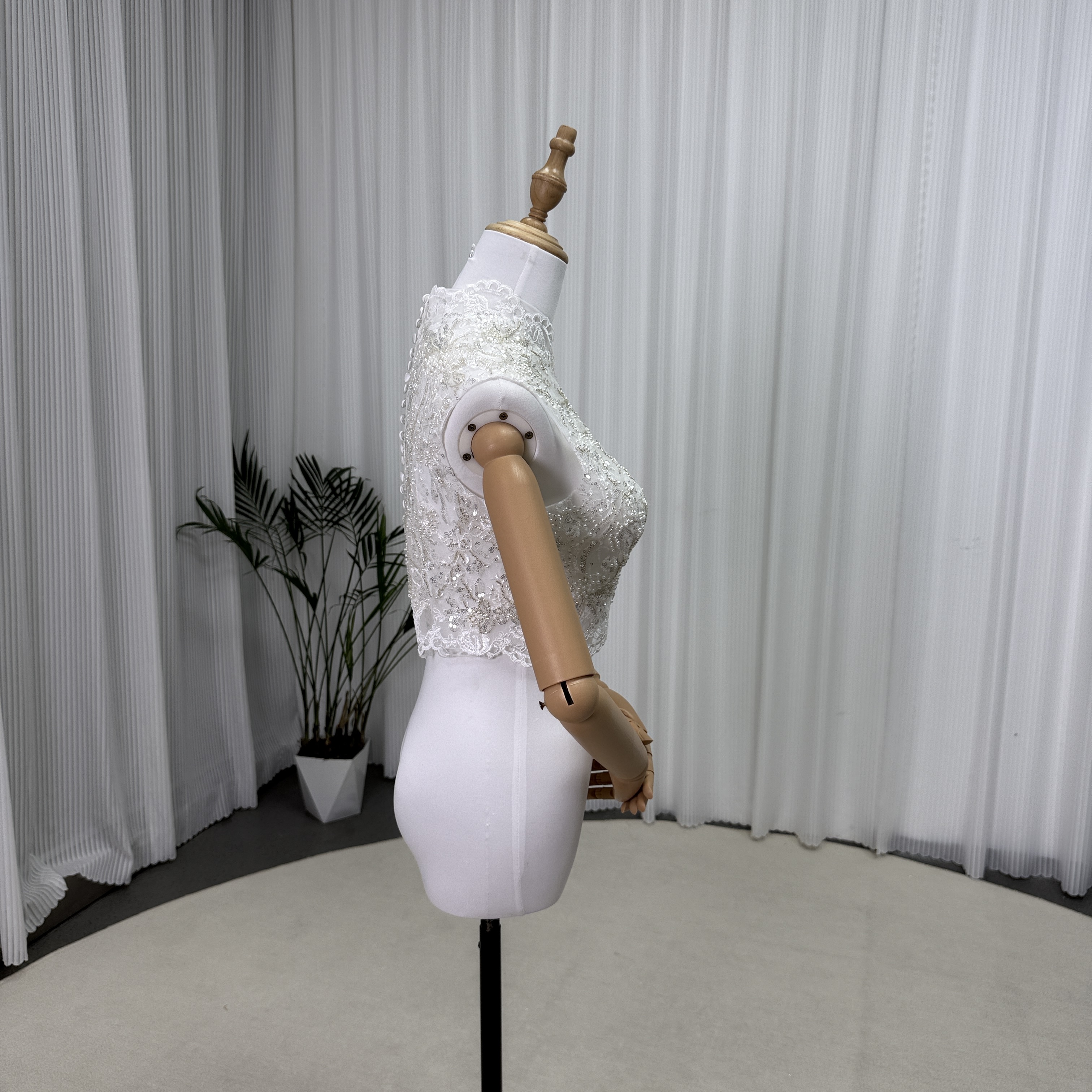 ボレロ ハイネック ノースリーブ キラキラスパンコール 繊細レース くるみボタン ハンドメイド 結婚式