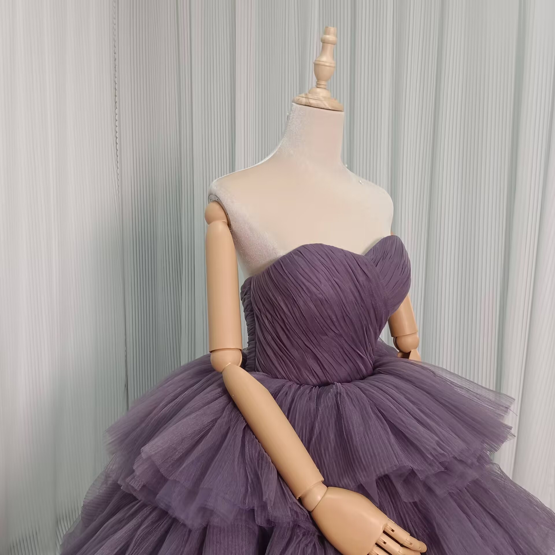 豪華！カラードレス パープル ベアトップ 柔らかく重ねたチュールスカート 編み上げ 披露宴 可愛い