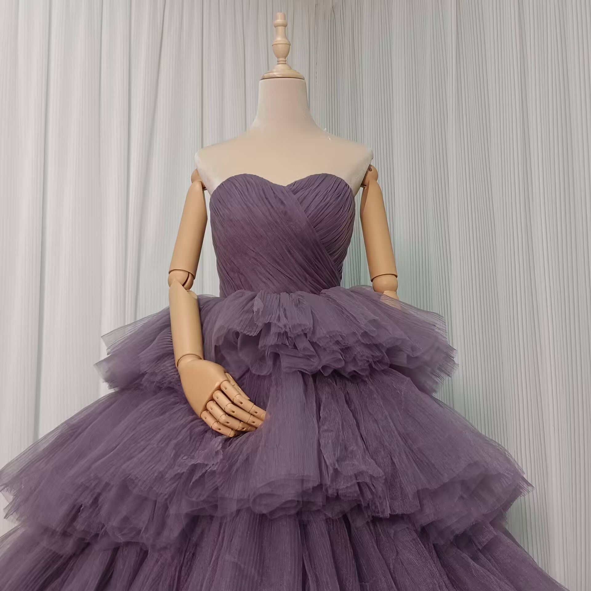 豪華！カラードレス パープル ベアトップ 柔らかく重ねたチュールスカート 編み上げ 披露宴 可愛い