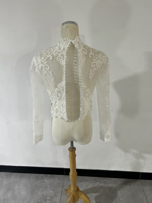 実例写真！ボレロ ハイネック ロングスリーブ ハンドメイド くるみボタン ウェディングドレス