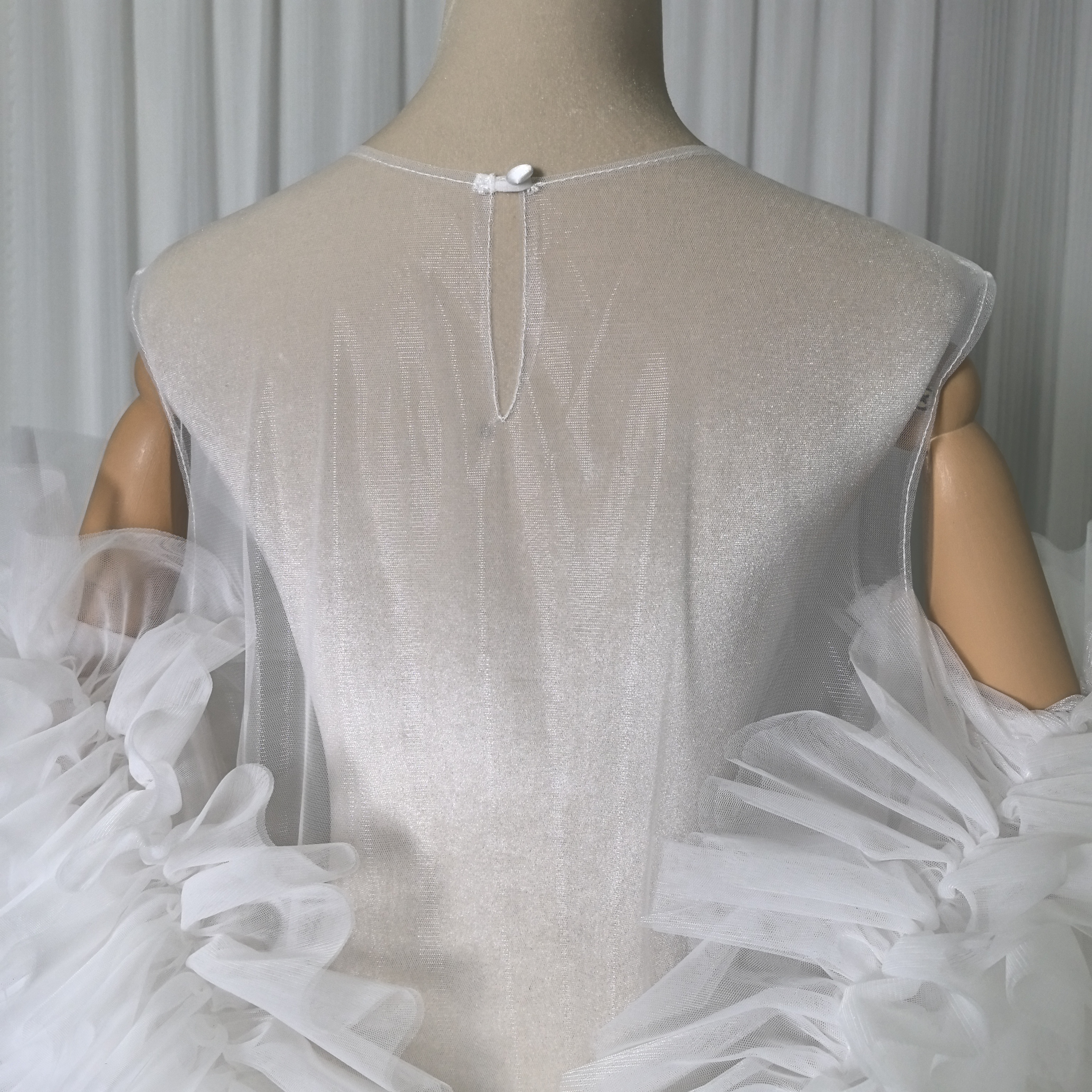 人気上昇！ トップス オフホワイト ソフトチュール フリル袖 色直し 結婚式 ウェディングドレス