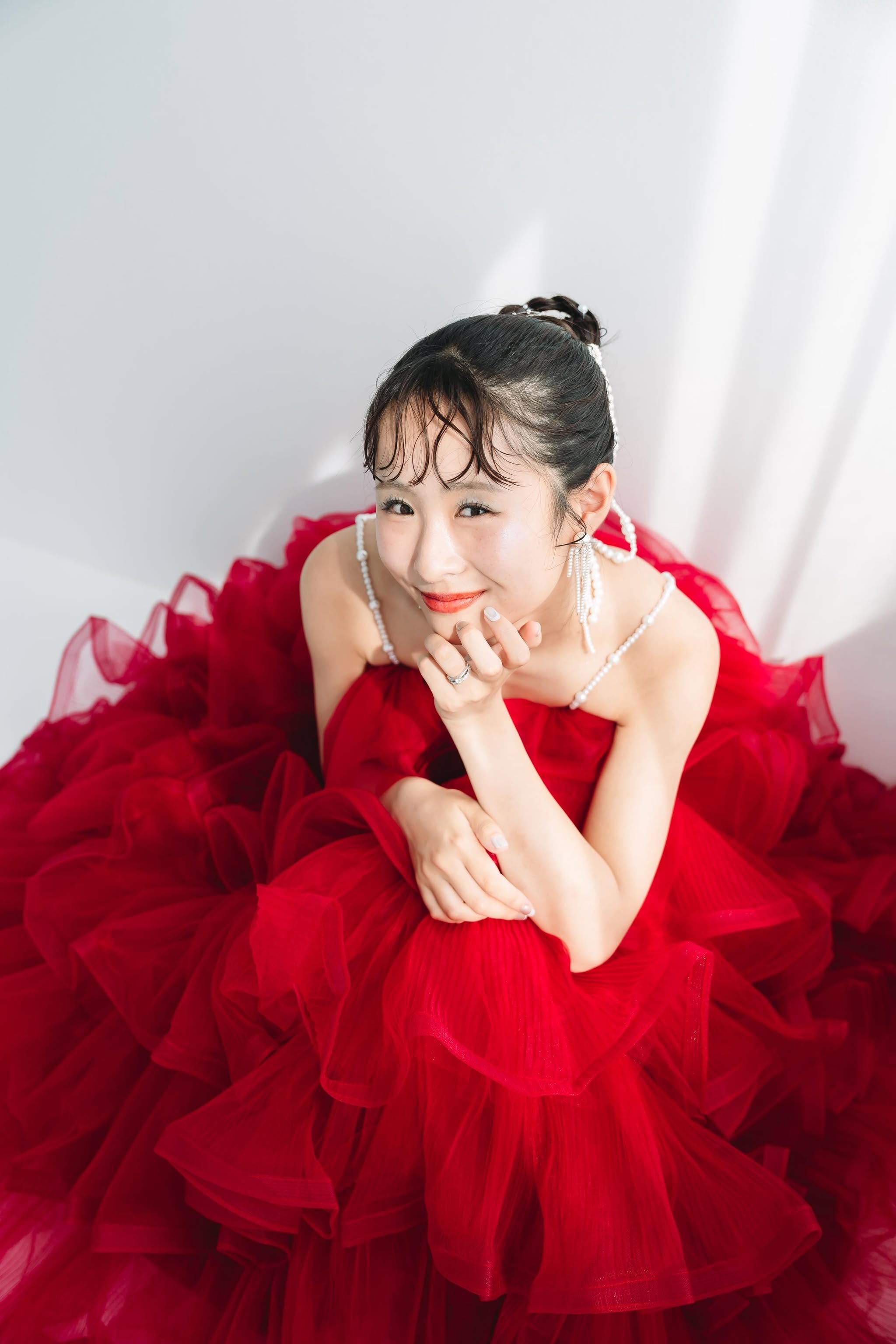 実例写真！カラードレス キャミソール ビーズ チェリーピンク ラッフルフリル ロング 前撮り 二次会